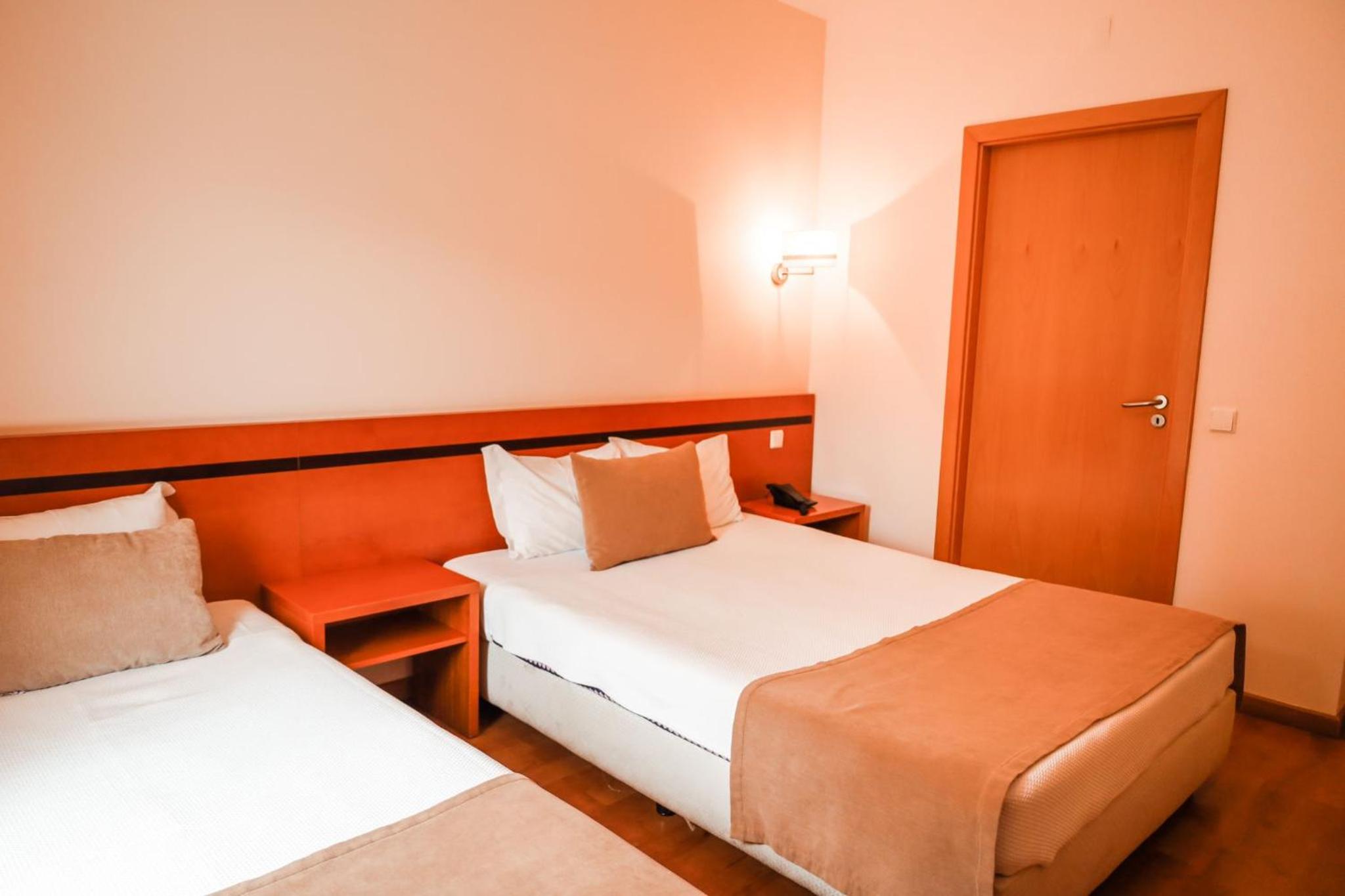 Double or Twin Room - Photo 9