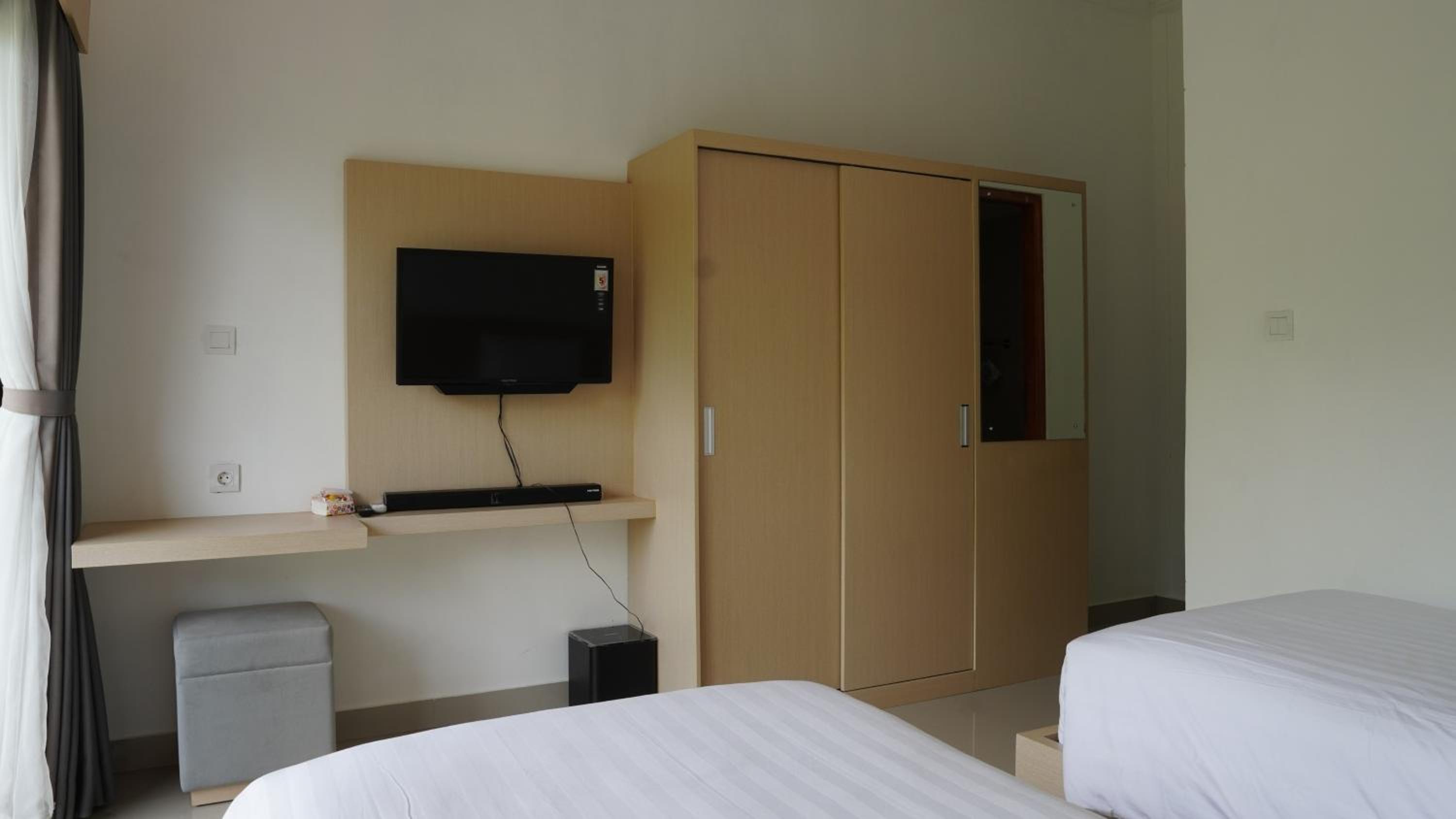 Deluxe Twin Room - Photo 2