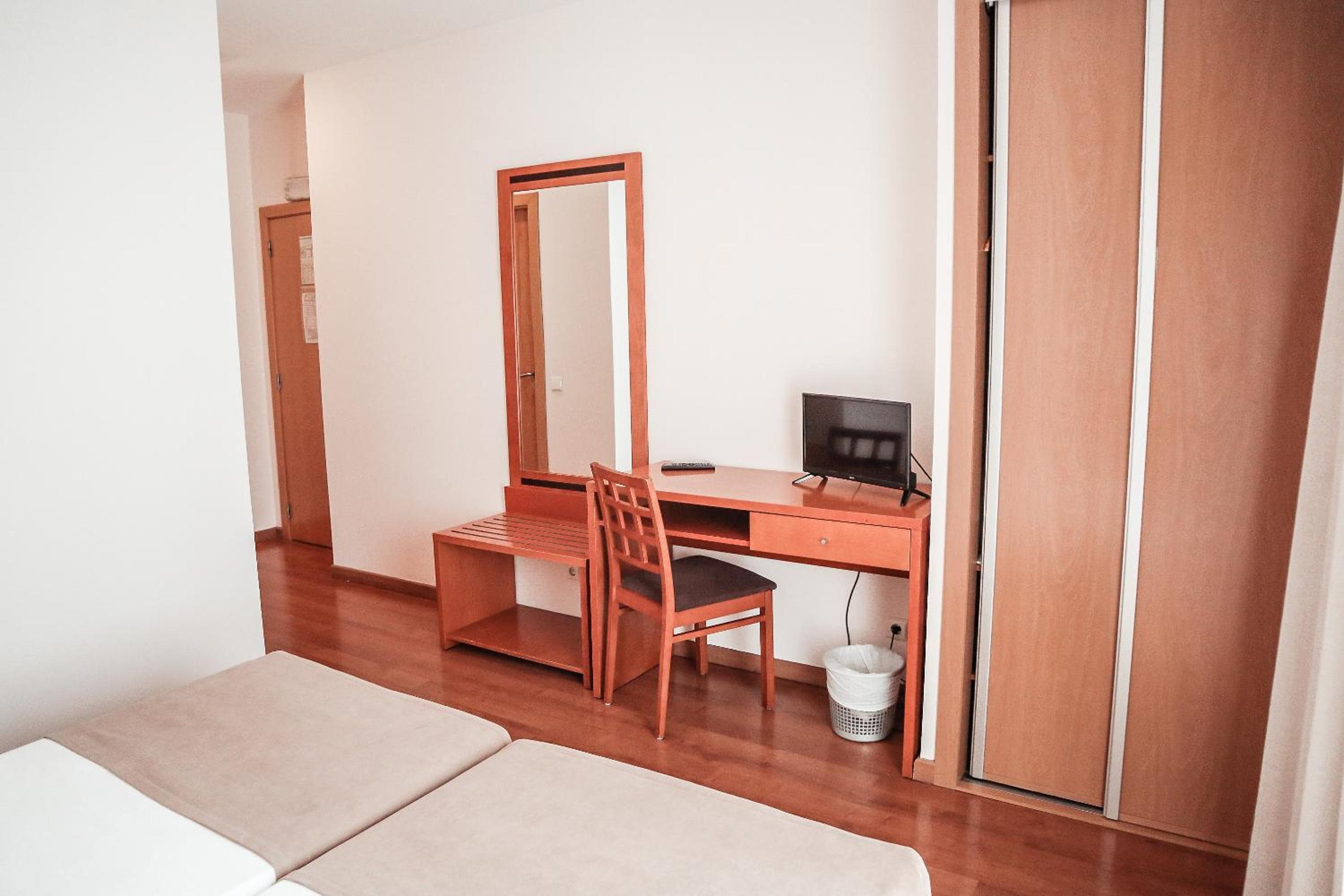 Double or Twin Room - Photo 6