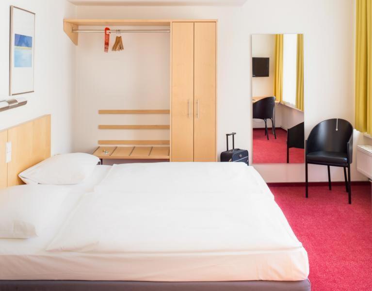 Twin Room - Photo 2