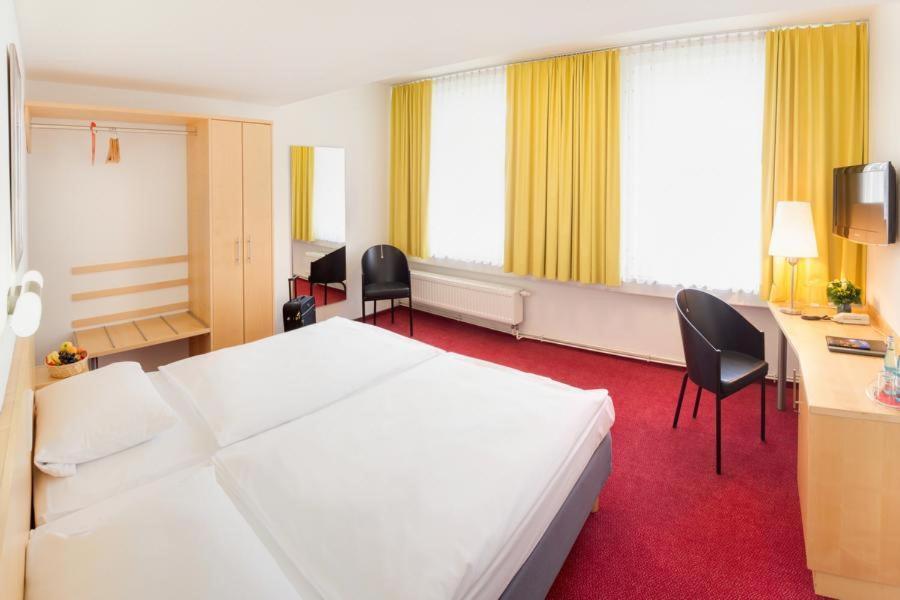 Twin Room - Photo 10