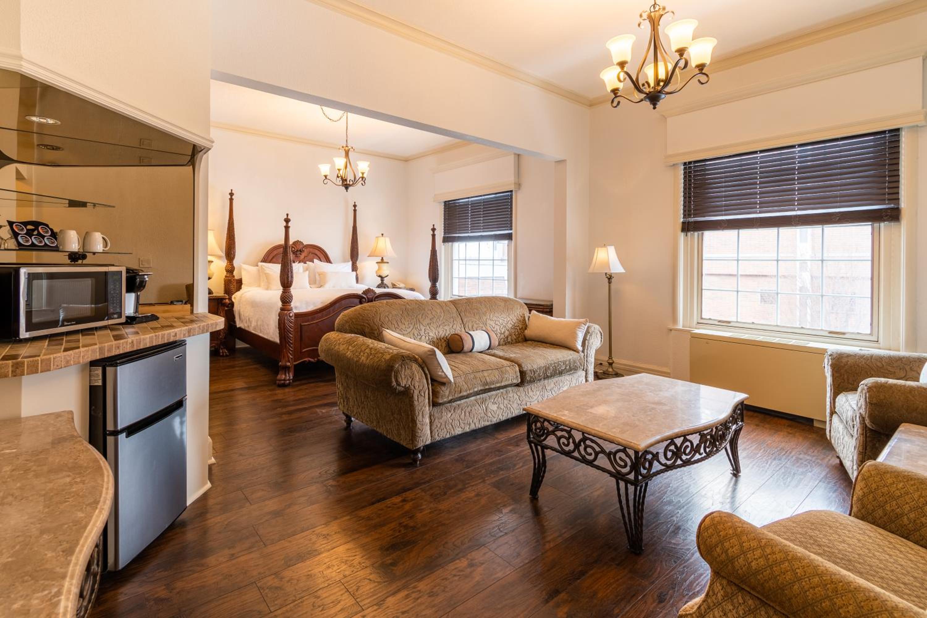 Standard Suite - Photo 4