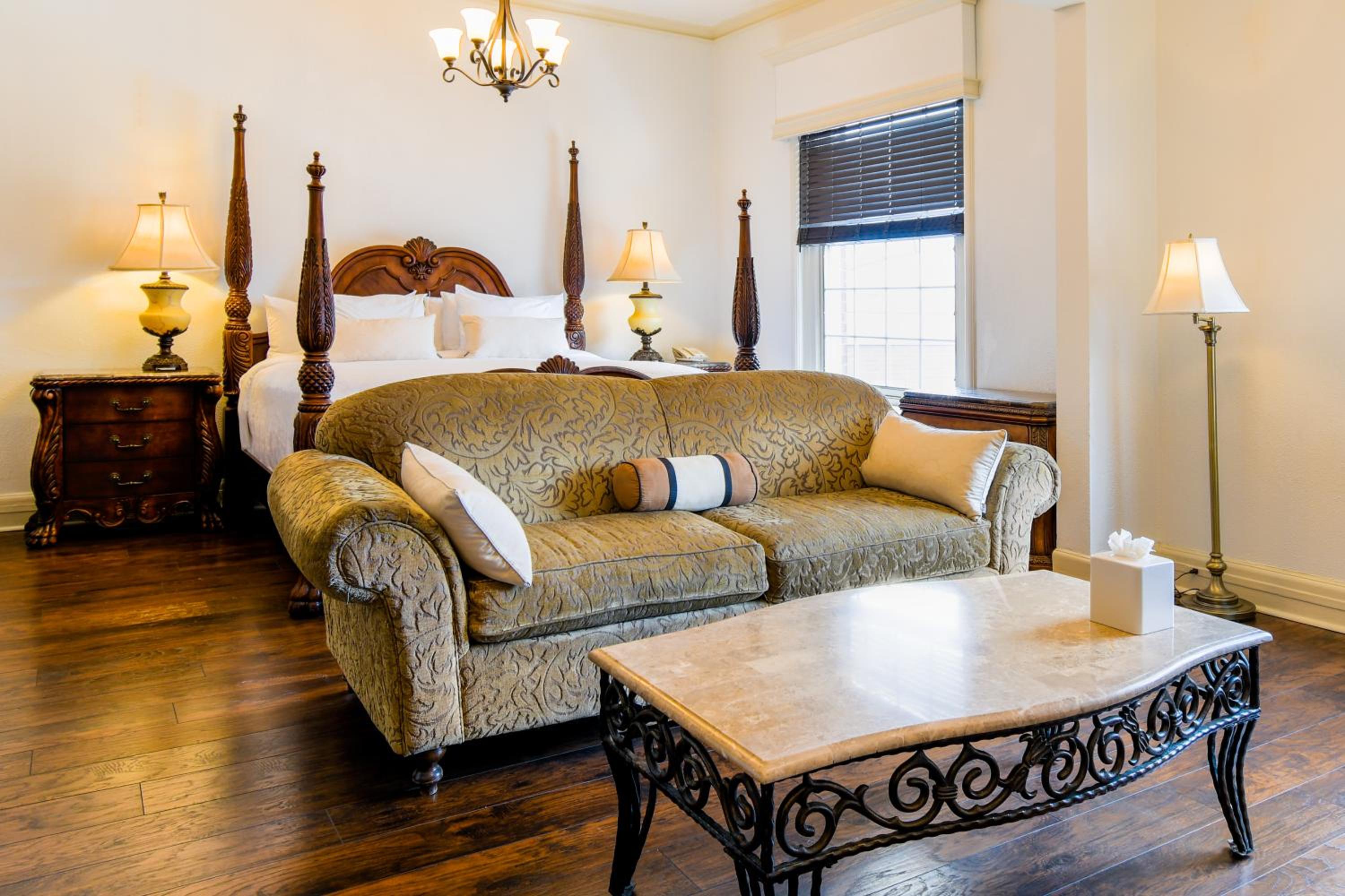 Standard Suite - Photo 3