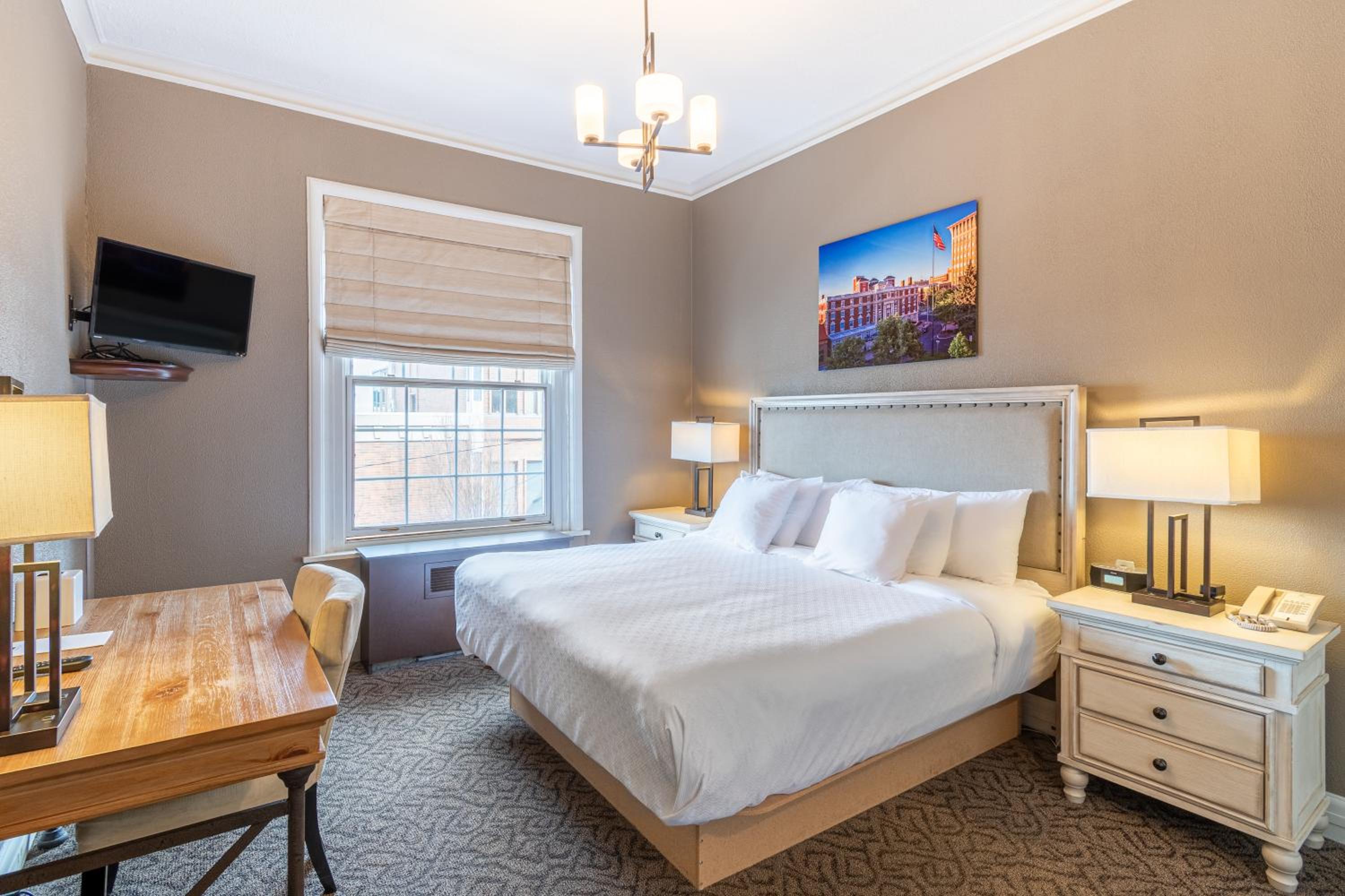 Deluxe King Room - Photo 3