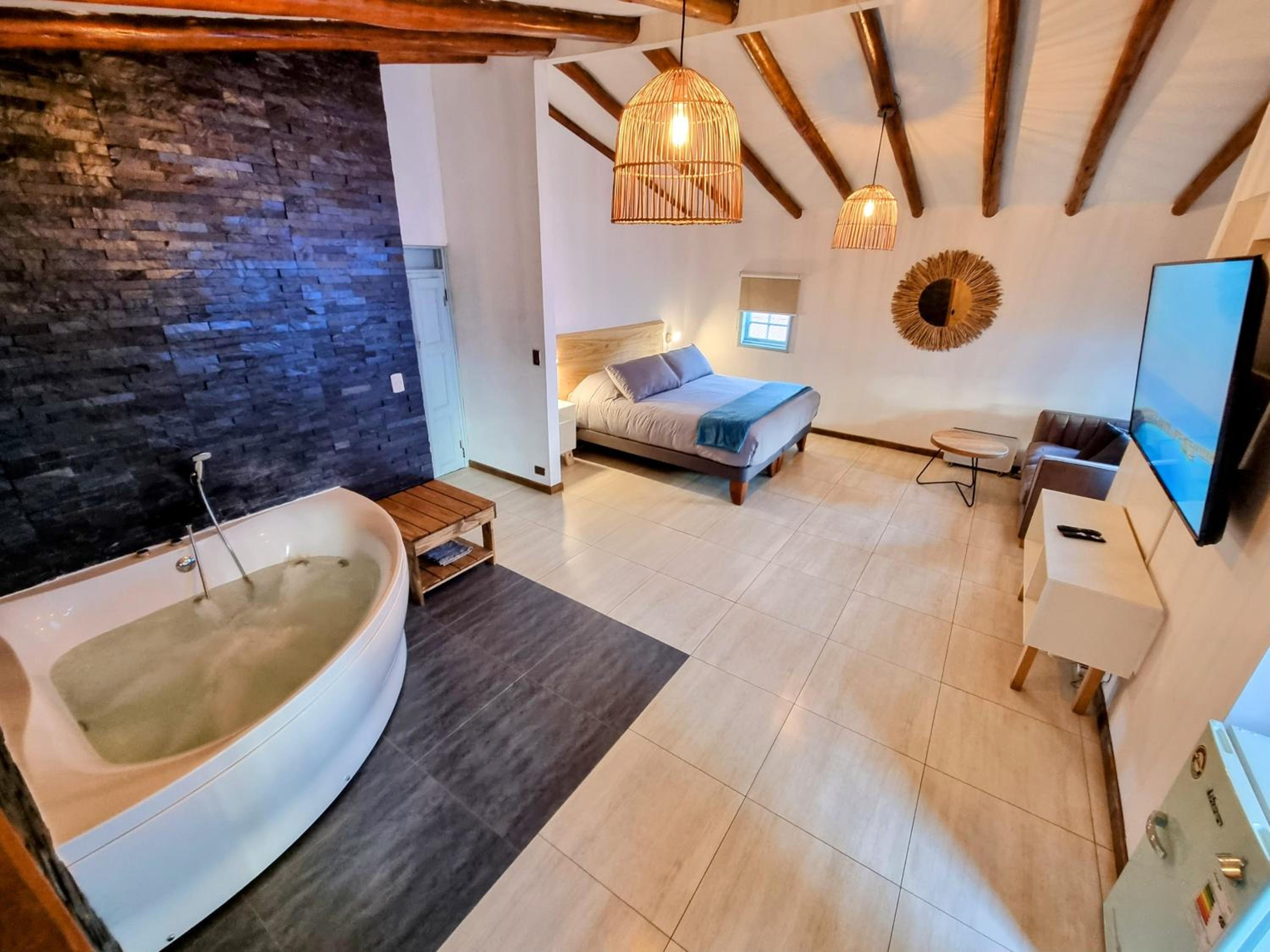 Deluxe Suite with Spa Bath photo 2