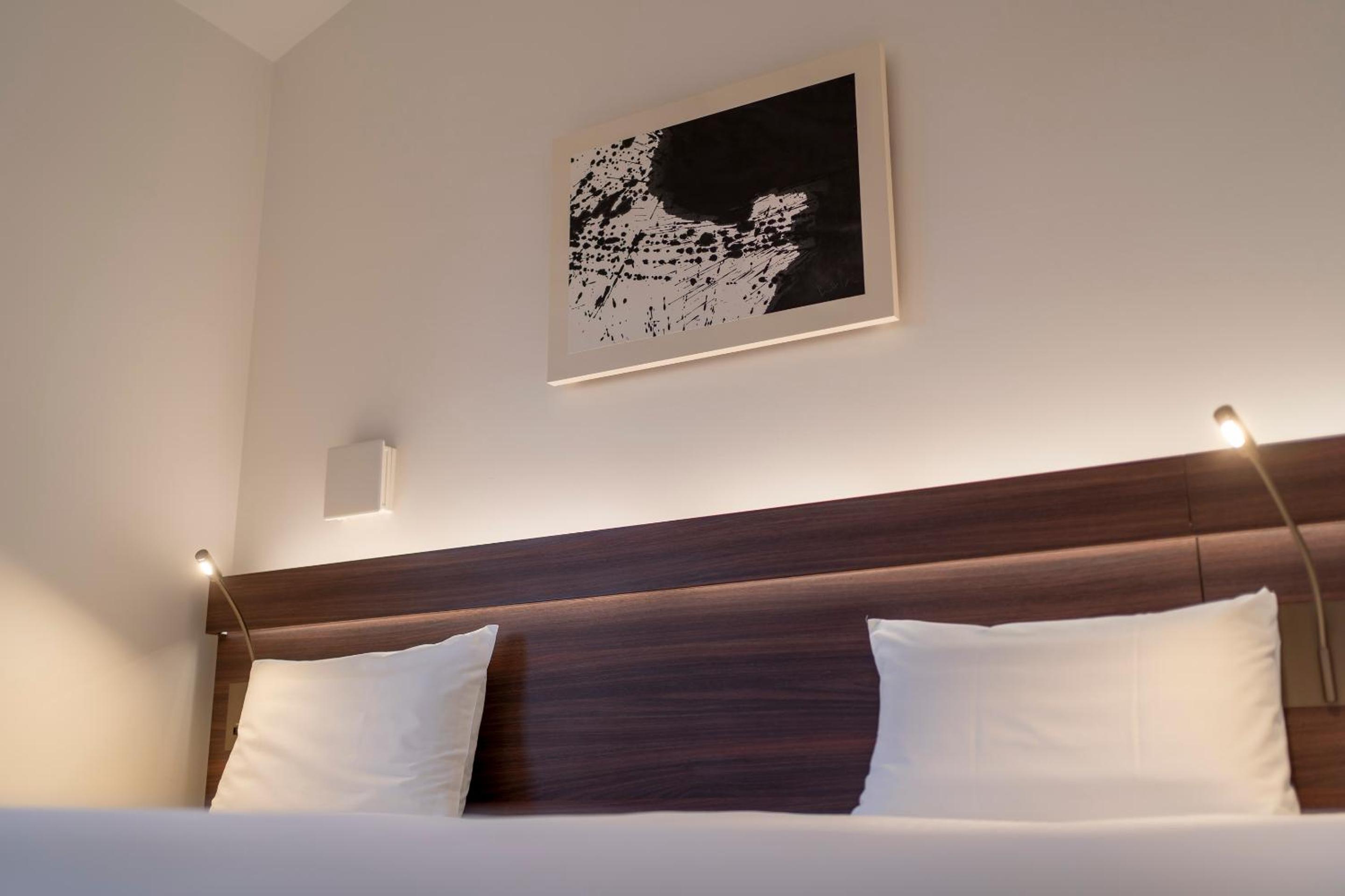 Twin Room - Photo 21