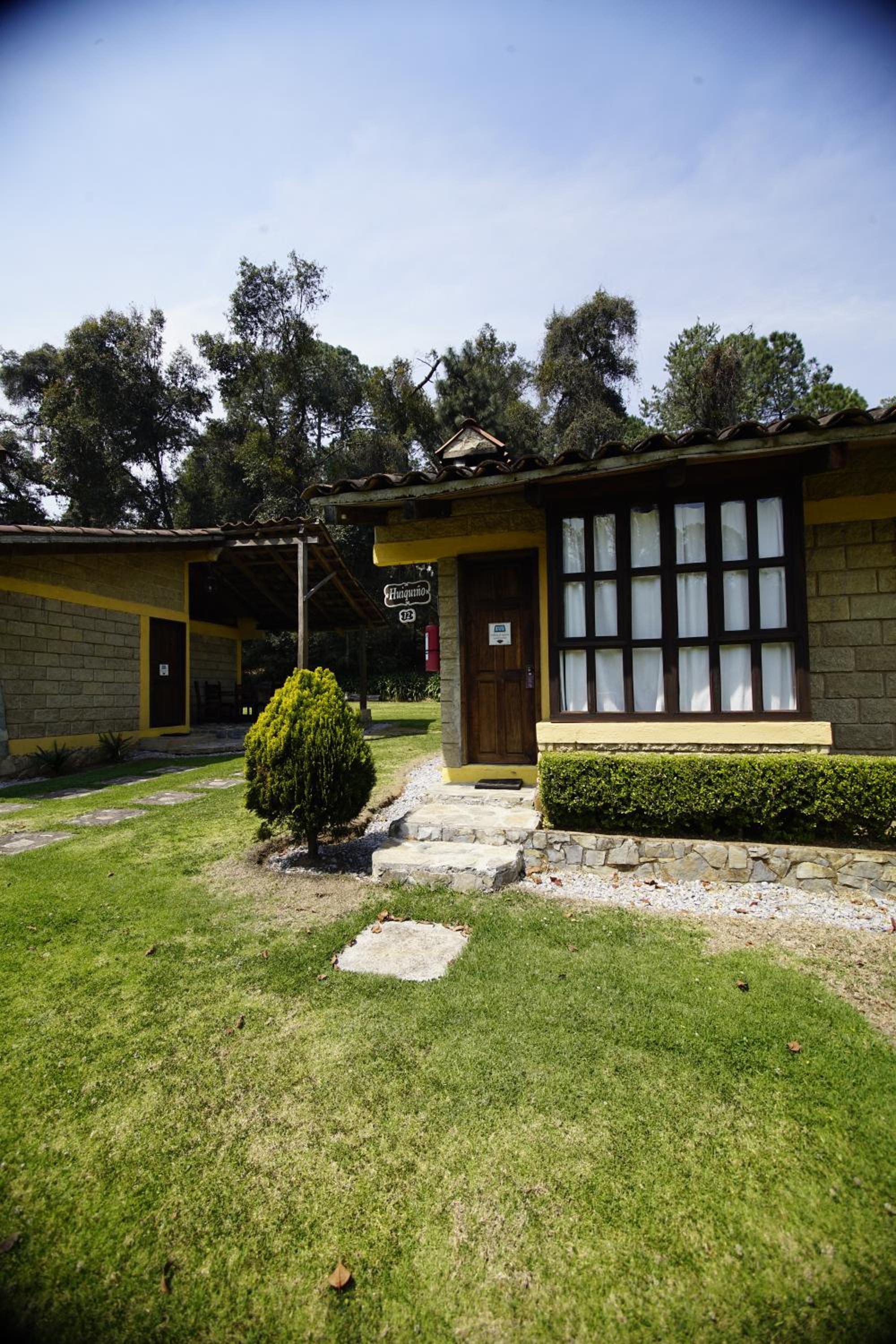 Cottage with Garden View - Photo 9