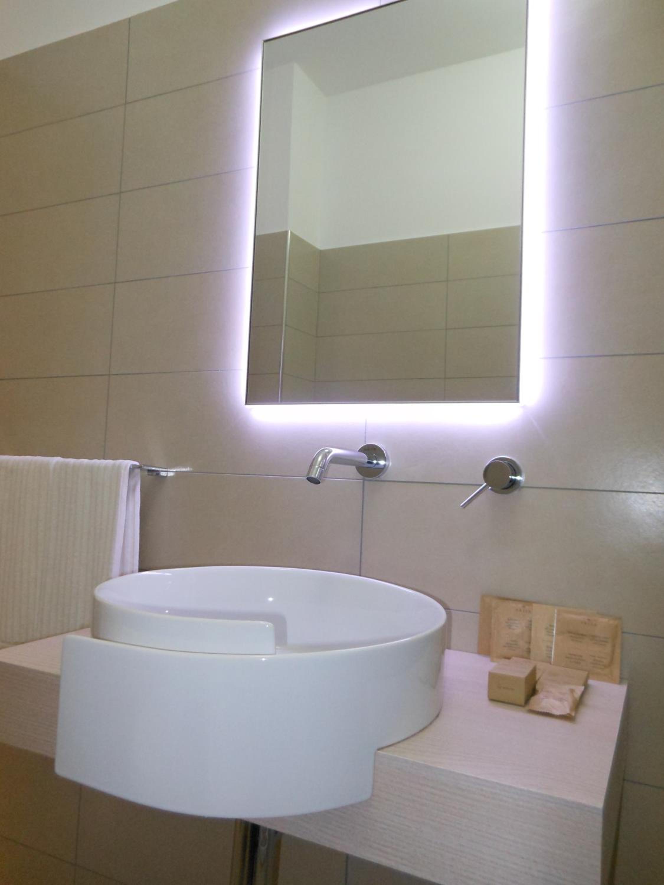 Small Double or Twin Room photo 3