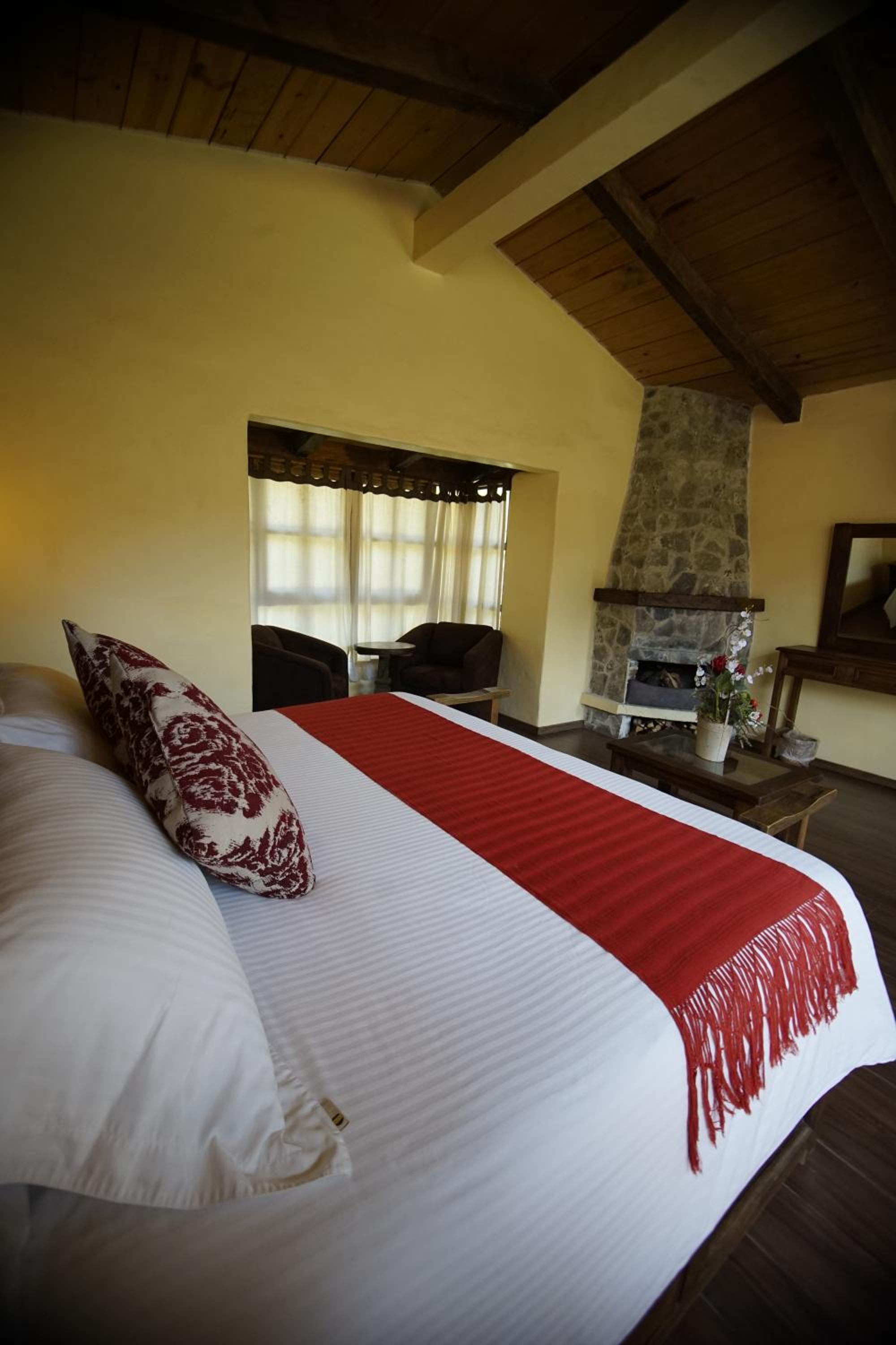 King Suite with Spa Bath - Photo 15