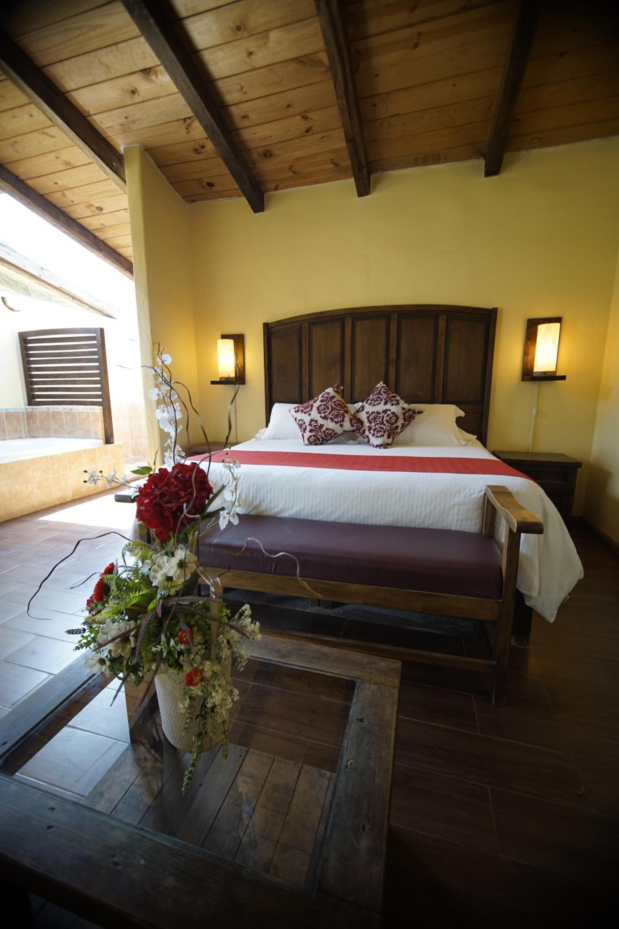 King Suite with Spa Bath - Photo 7
