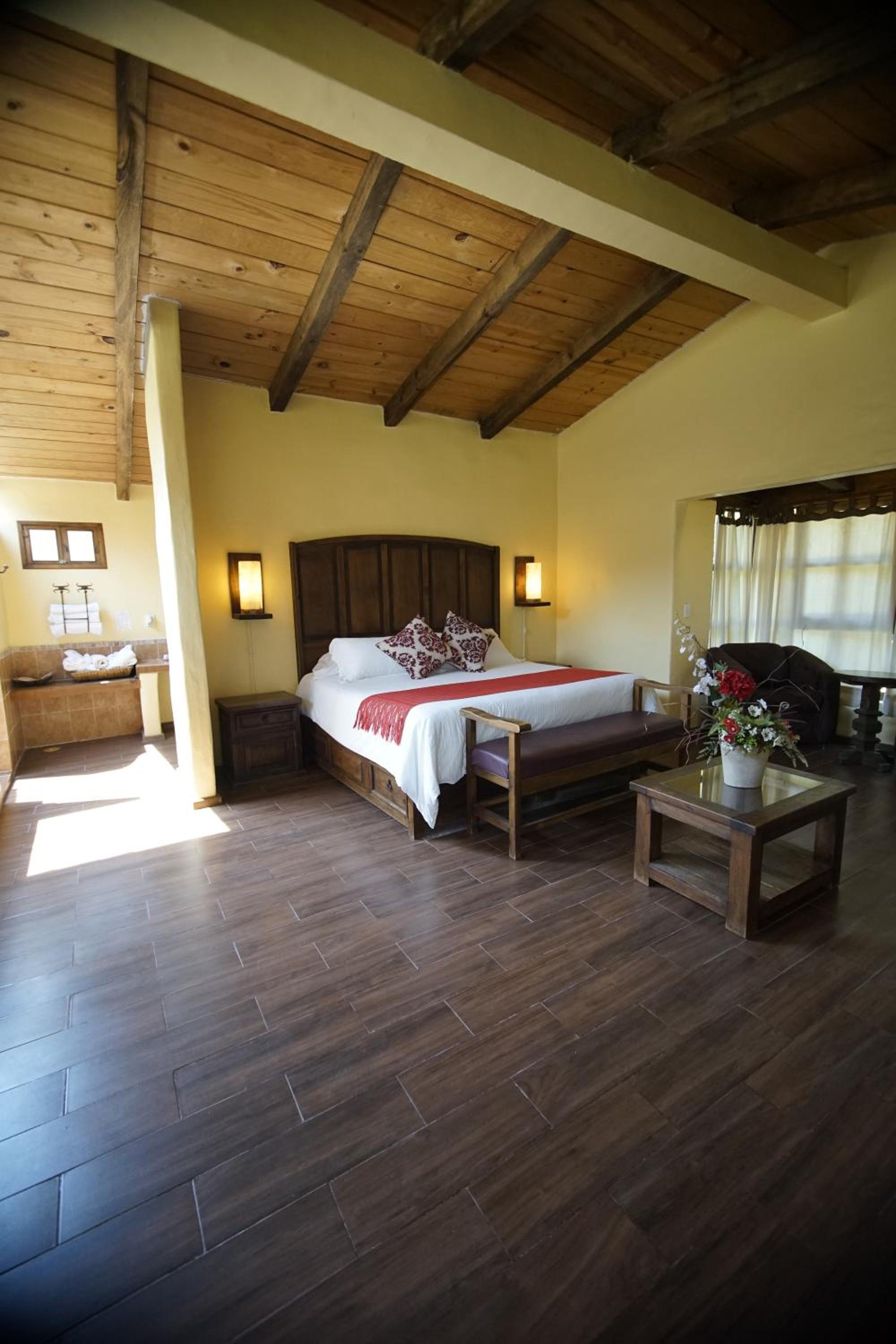 King Suite with Spa Bath - Photo 3