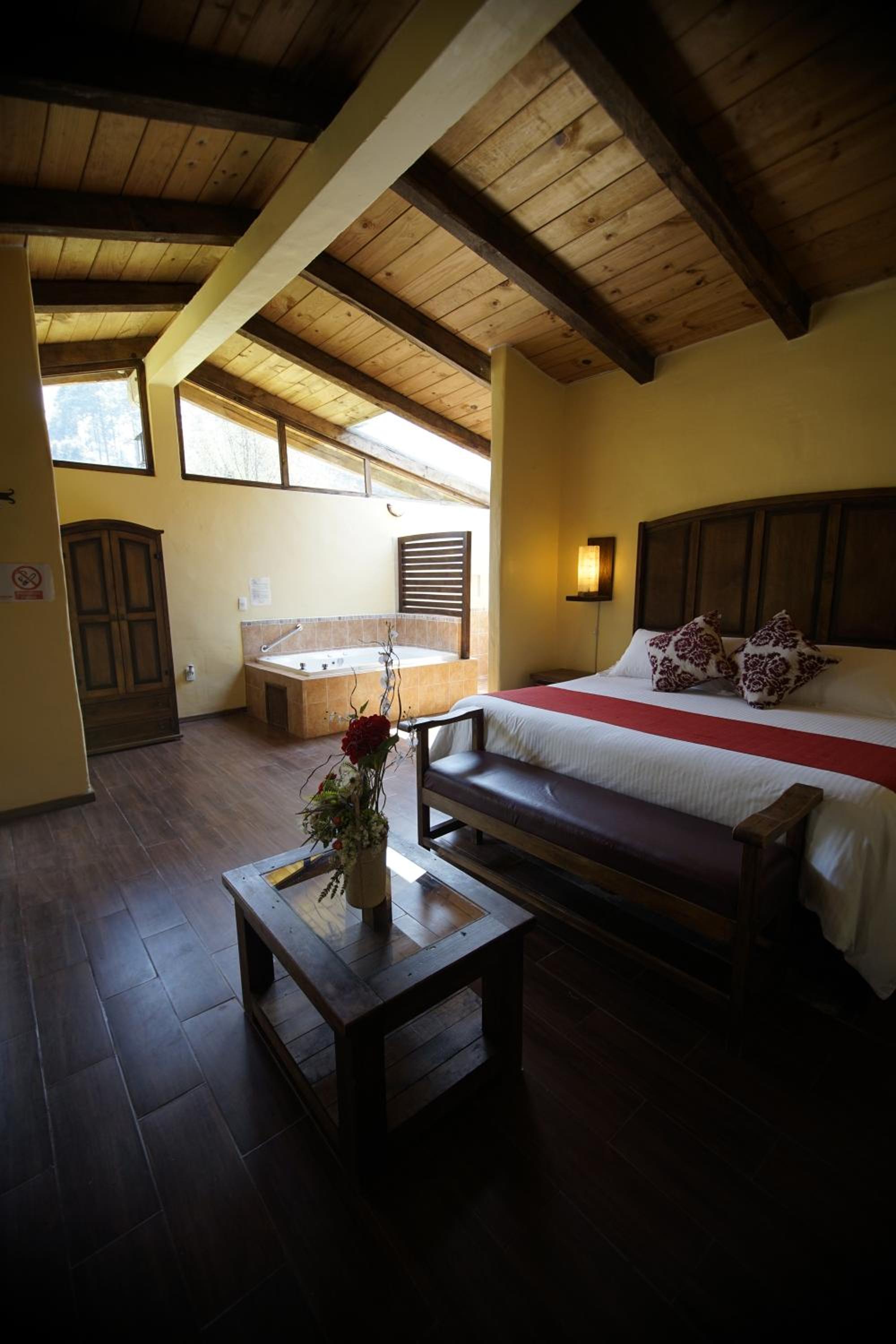 King Suite with Spa Bath - Photo 2