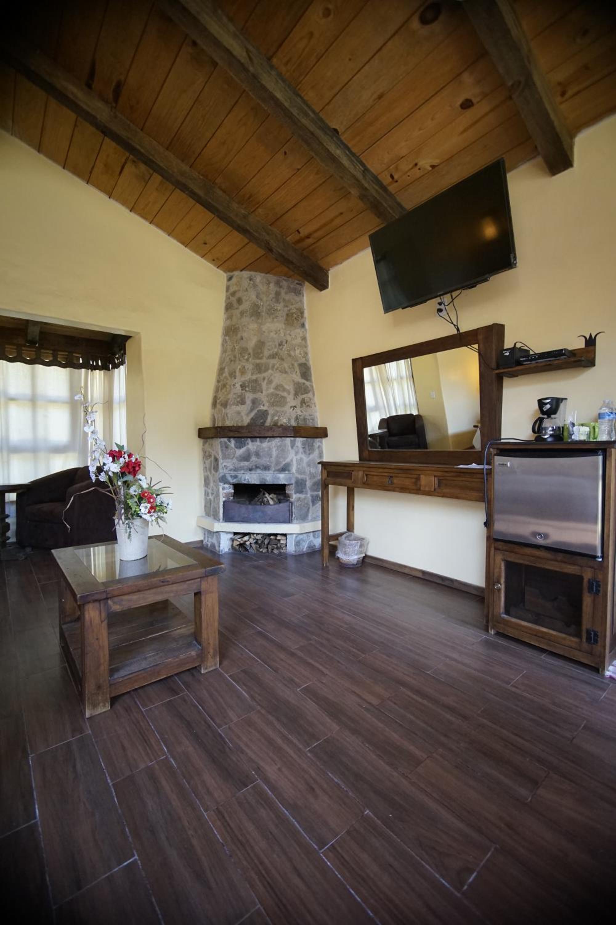 King Suite with Spa Bath - Photo 18