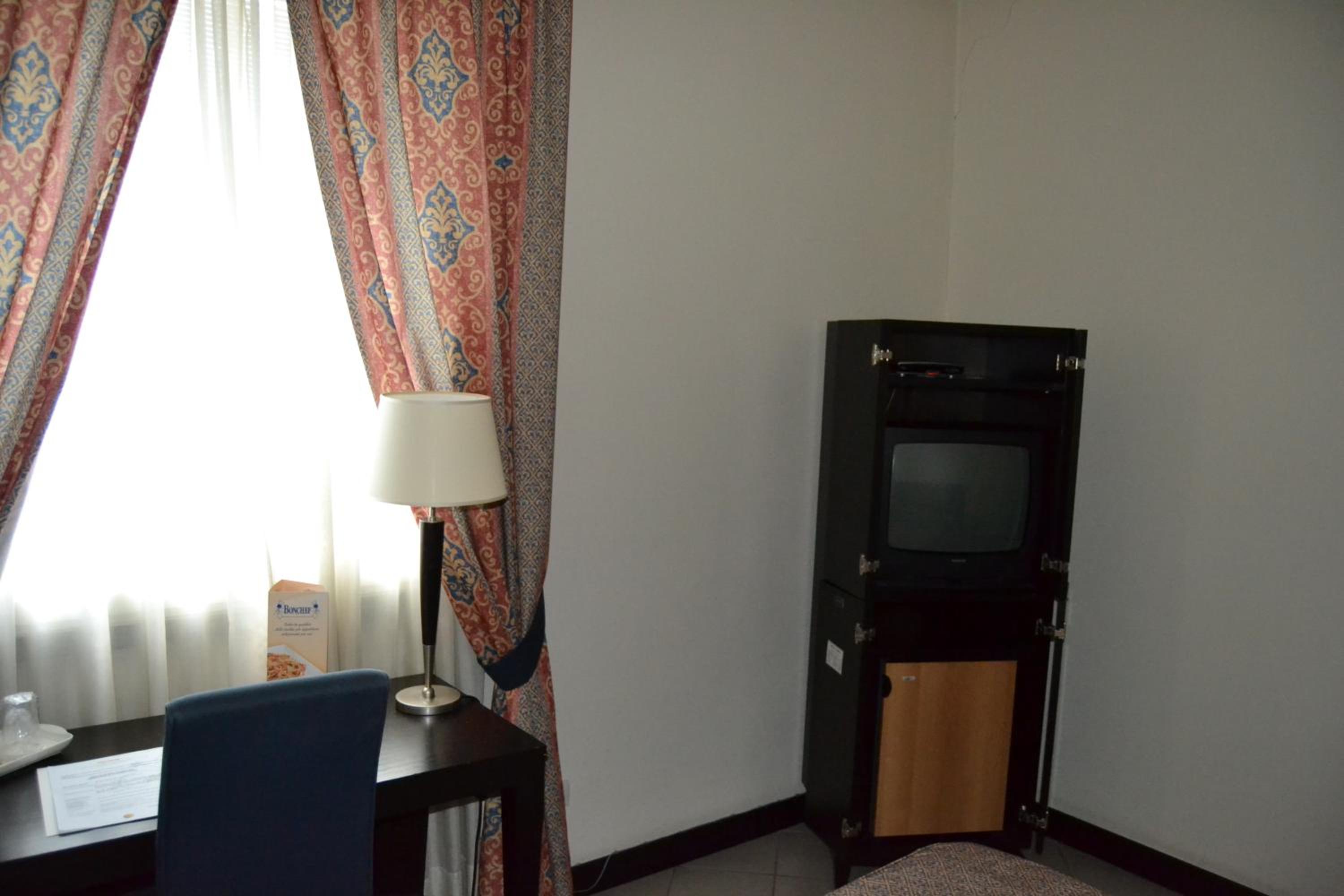 Double or Twin Room - Photo 2