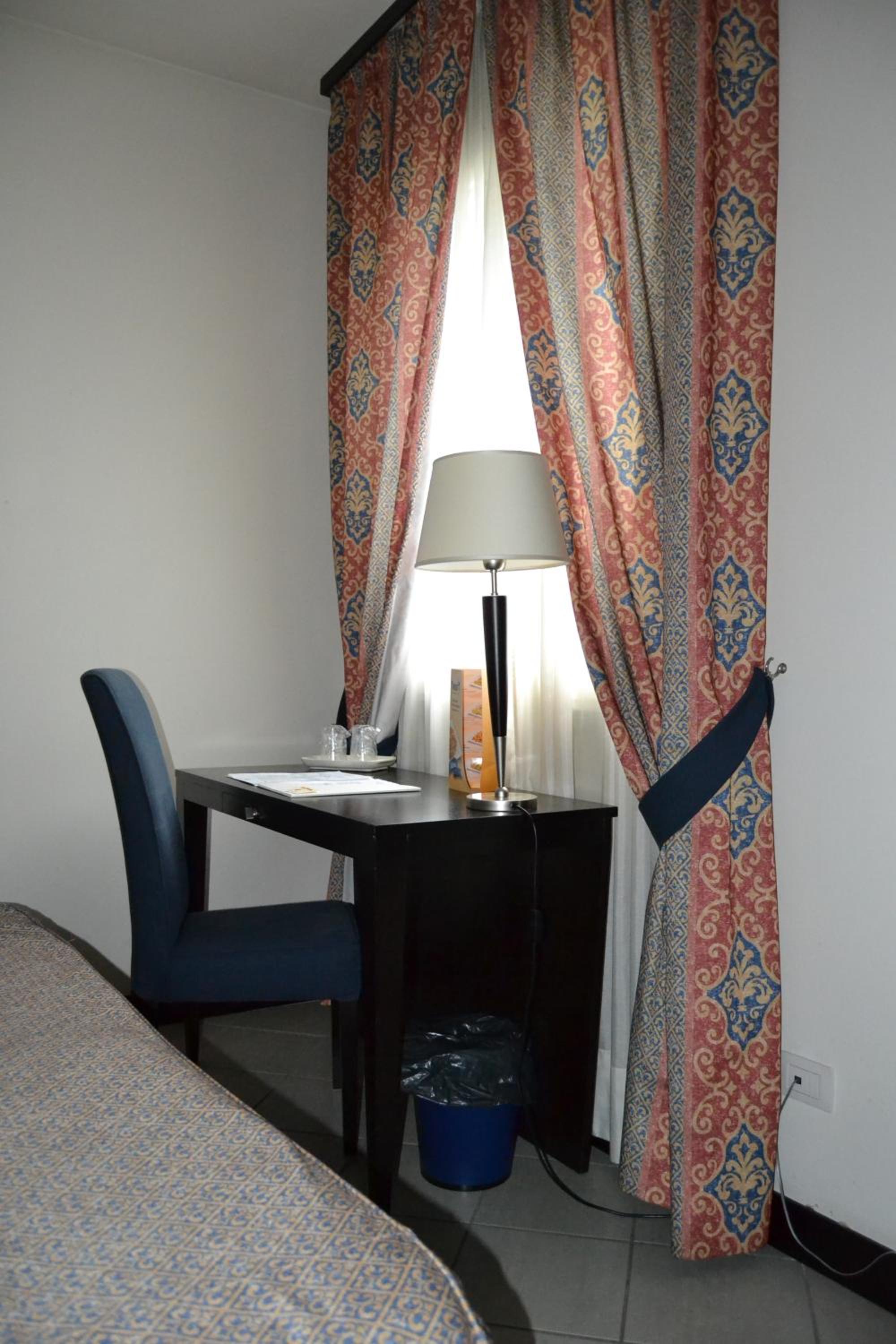 Double or Twin Room - Photo 12