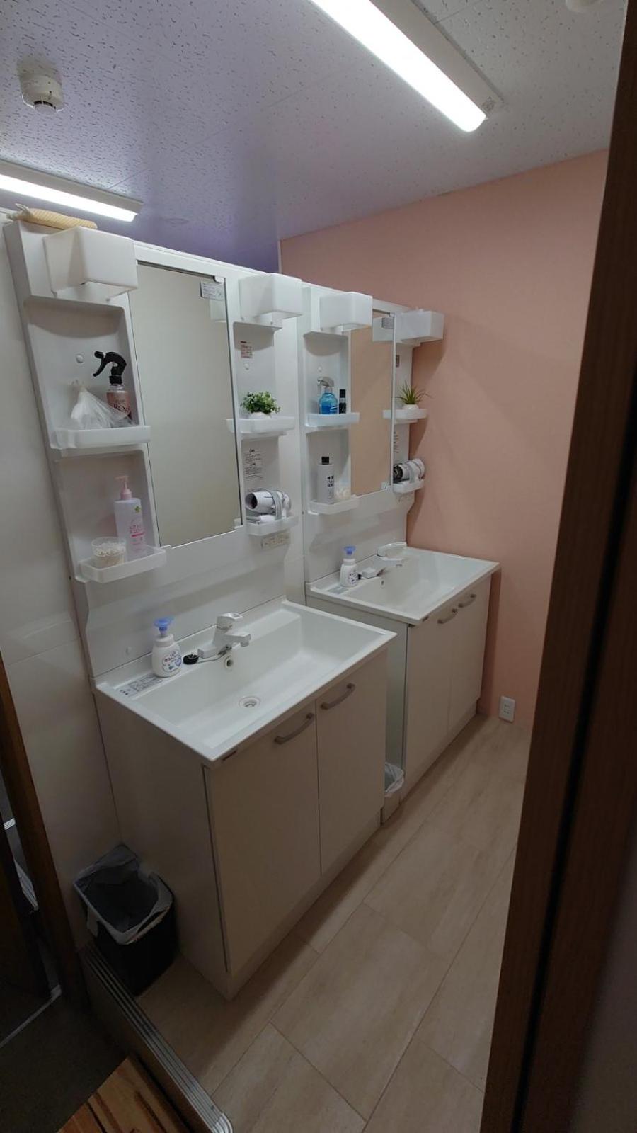 Economy Twin Room - Photo 3