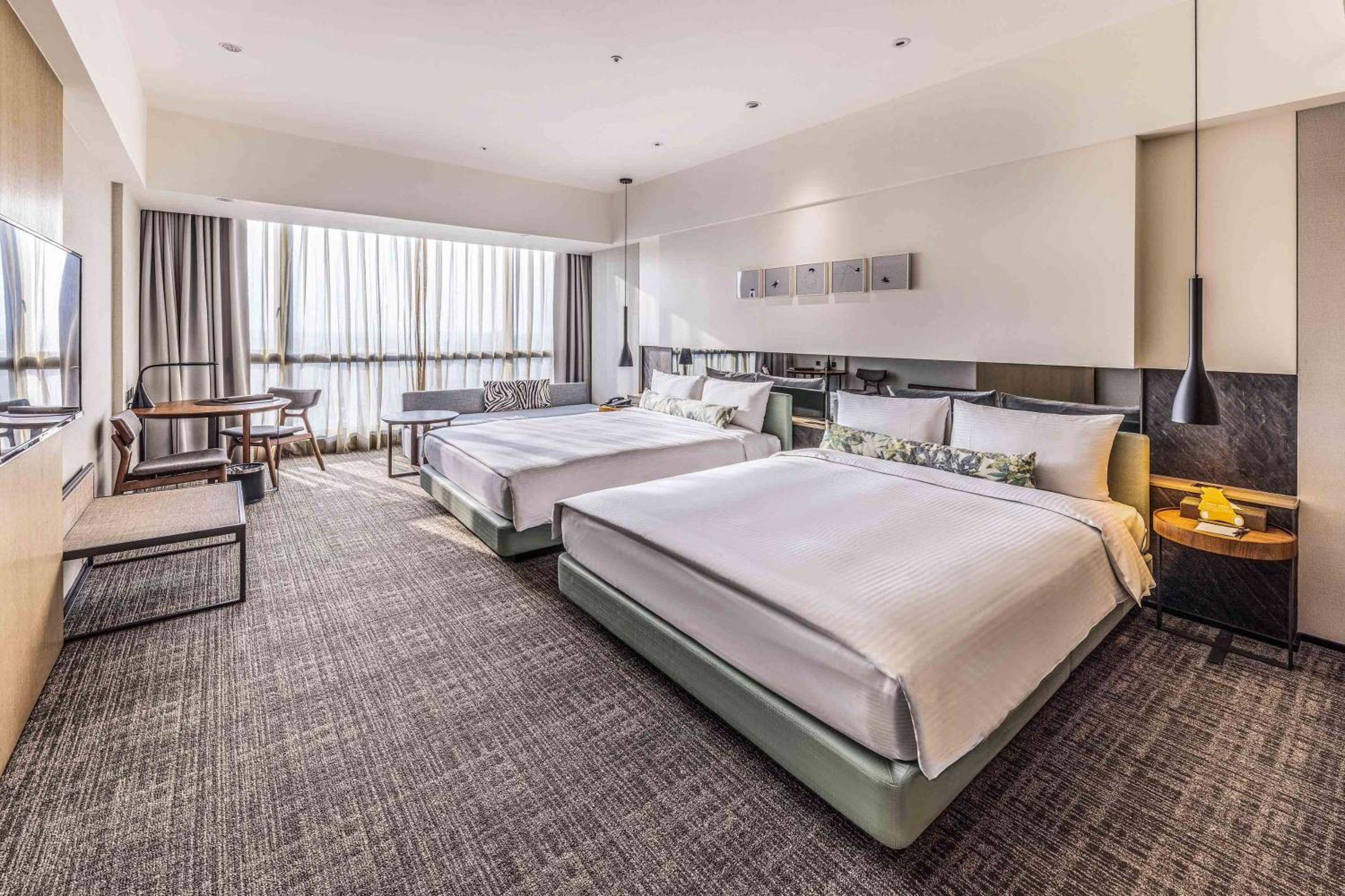 Deluxe Family Room