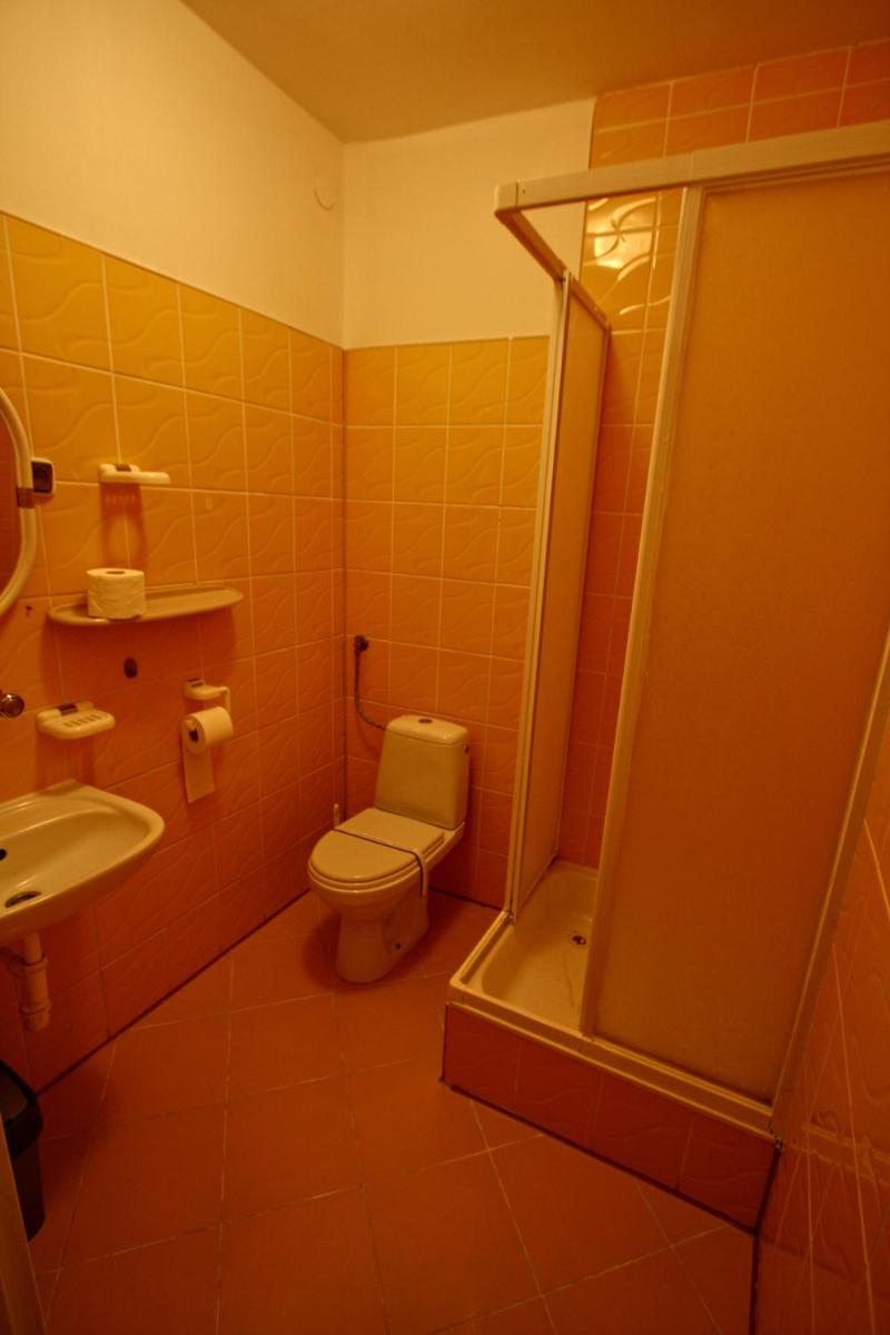 Quadruple Room with Private Bathroom photo 2