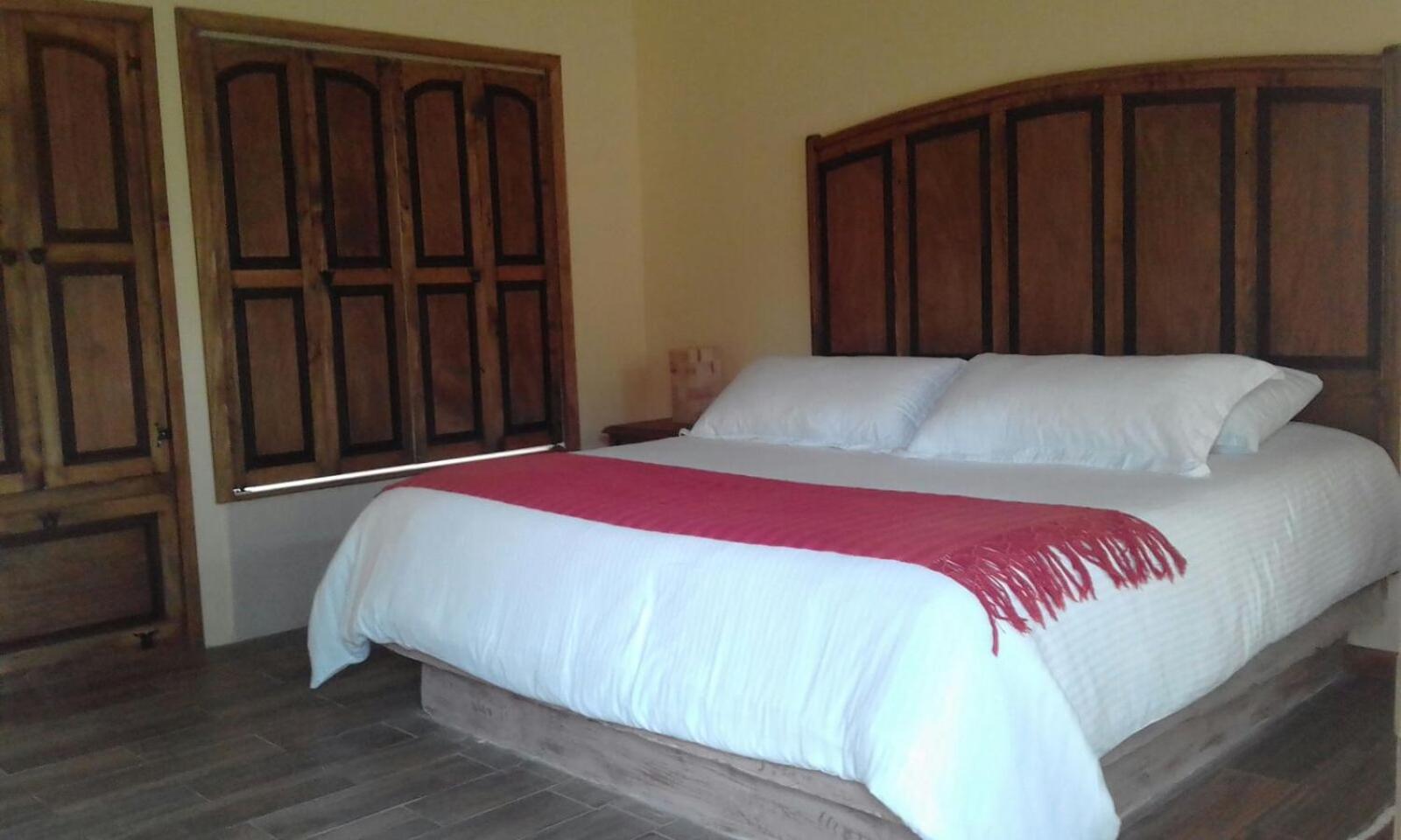 Suite - Photo 13