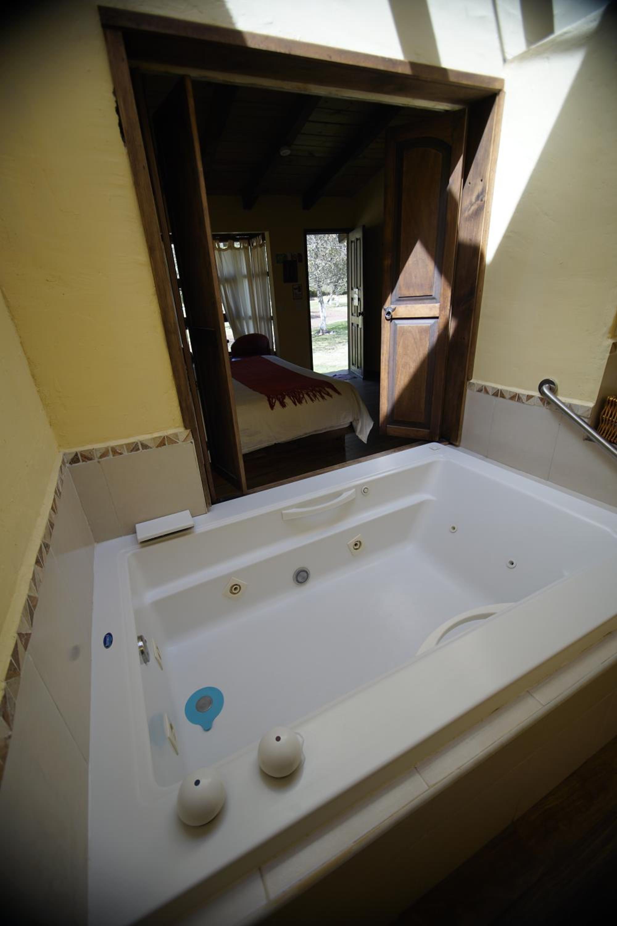 Suite - Photo 12