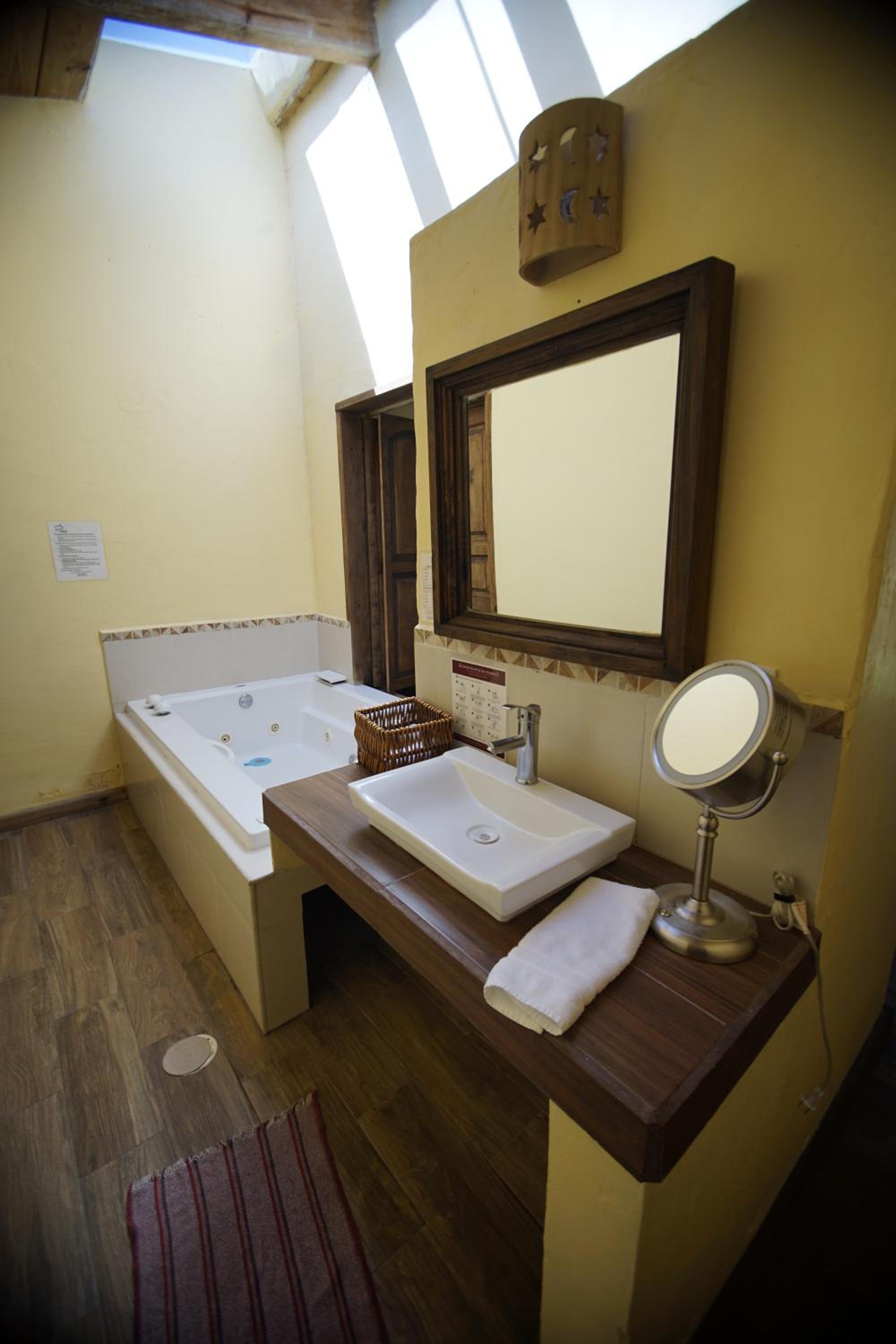 Suite - Photo 10