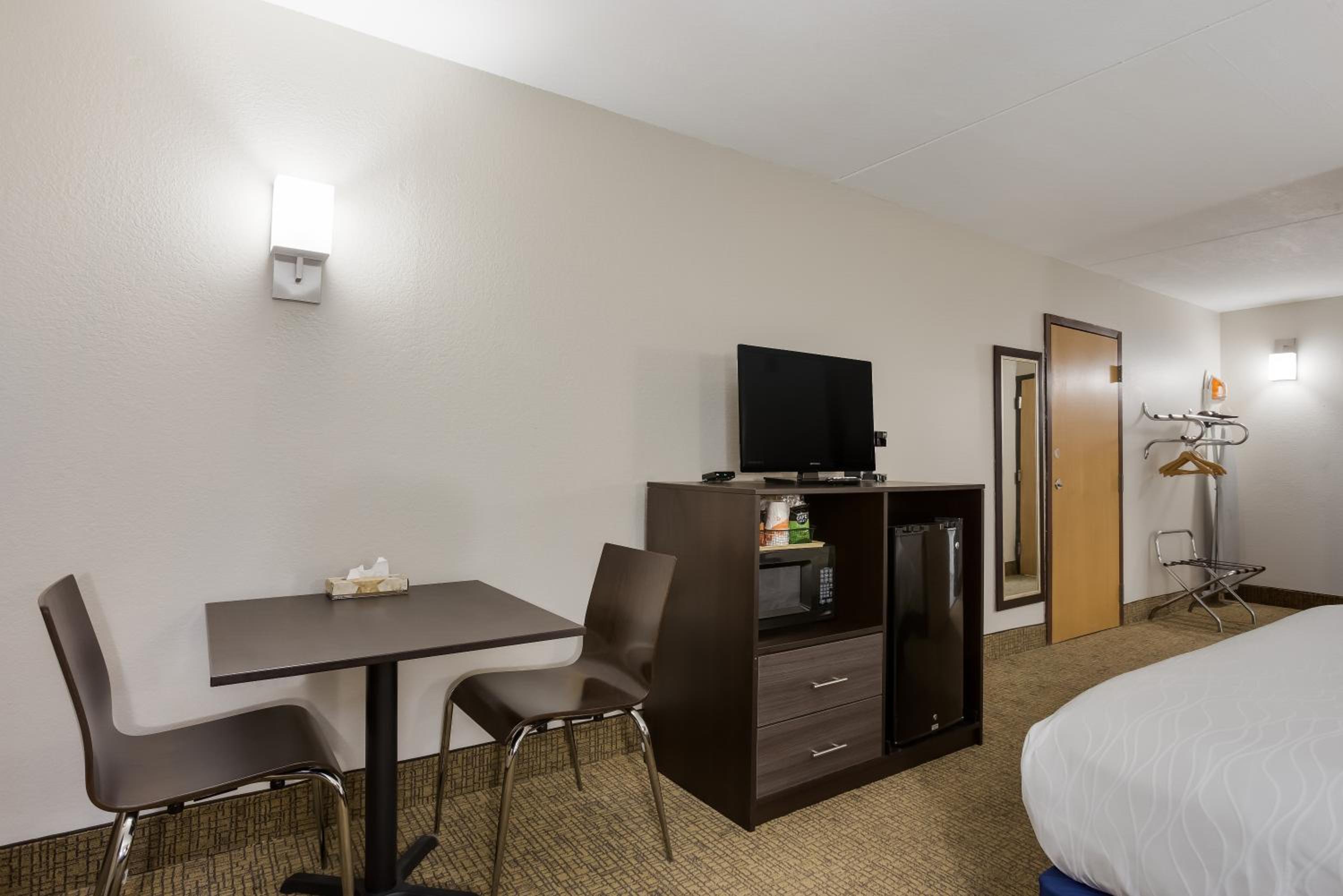 King Room - Accessible/Non-Smoking/No Pets - Photo 2