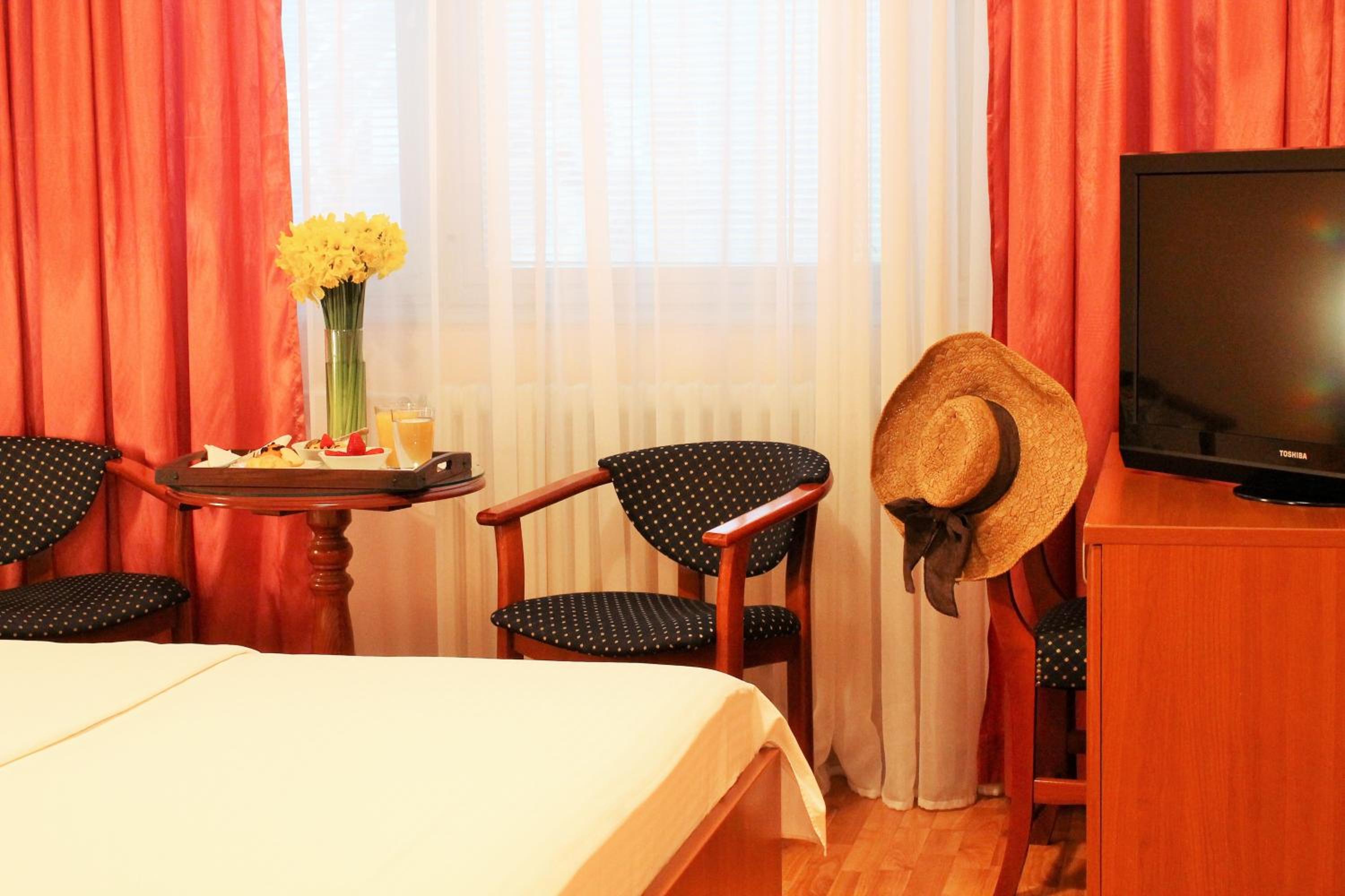 Double or Twin Room - Photo 14