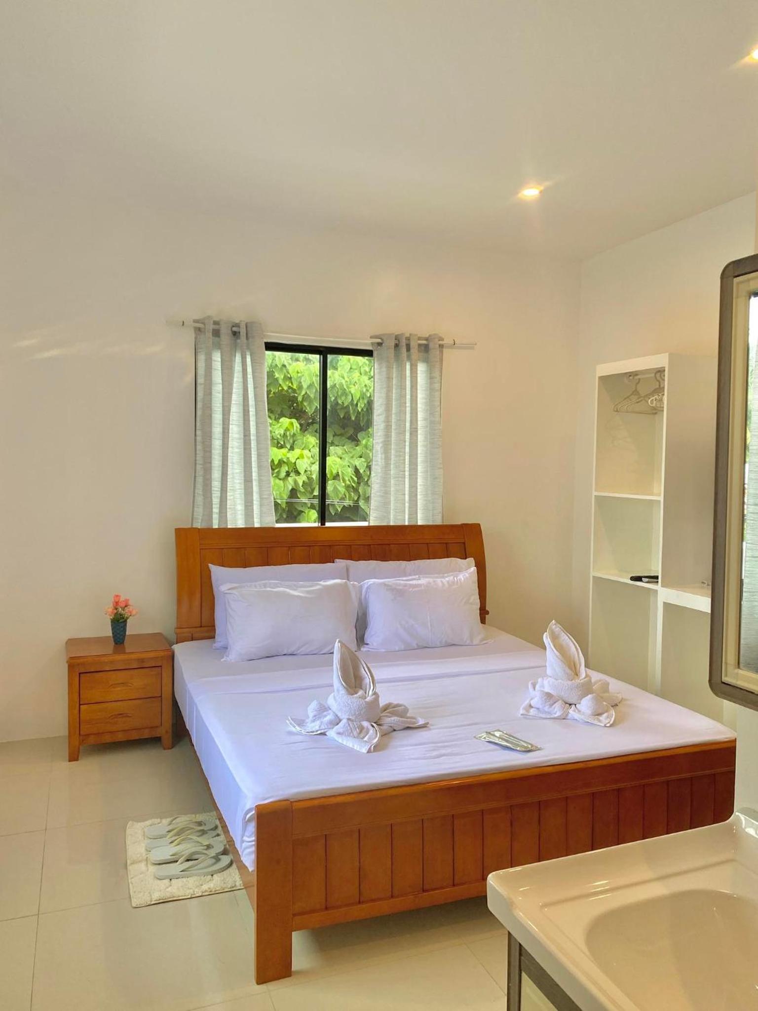 Deluxe Room - Photo 16