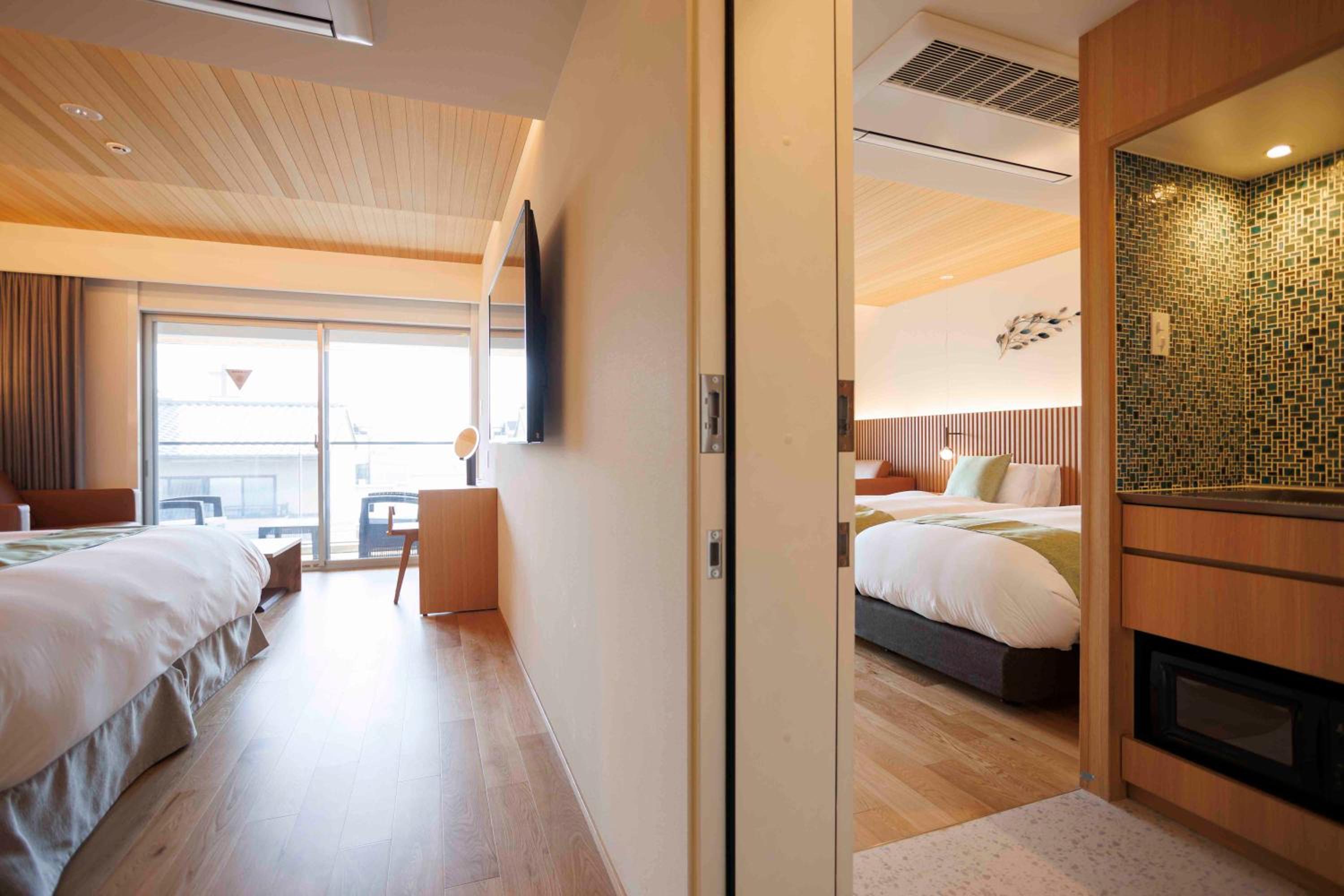 Family Twin Room - Photo 10