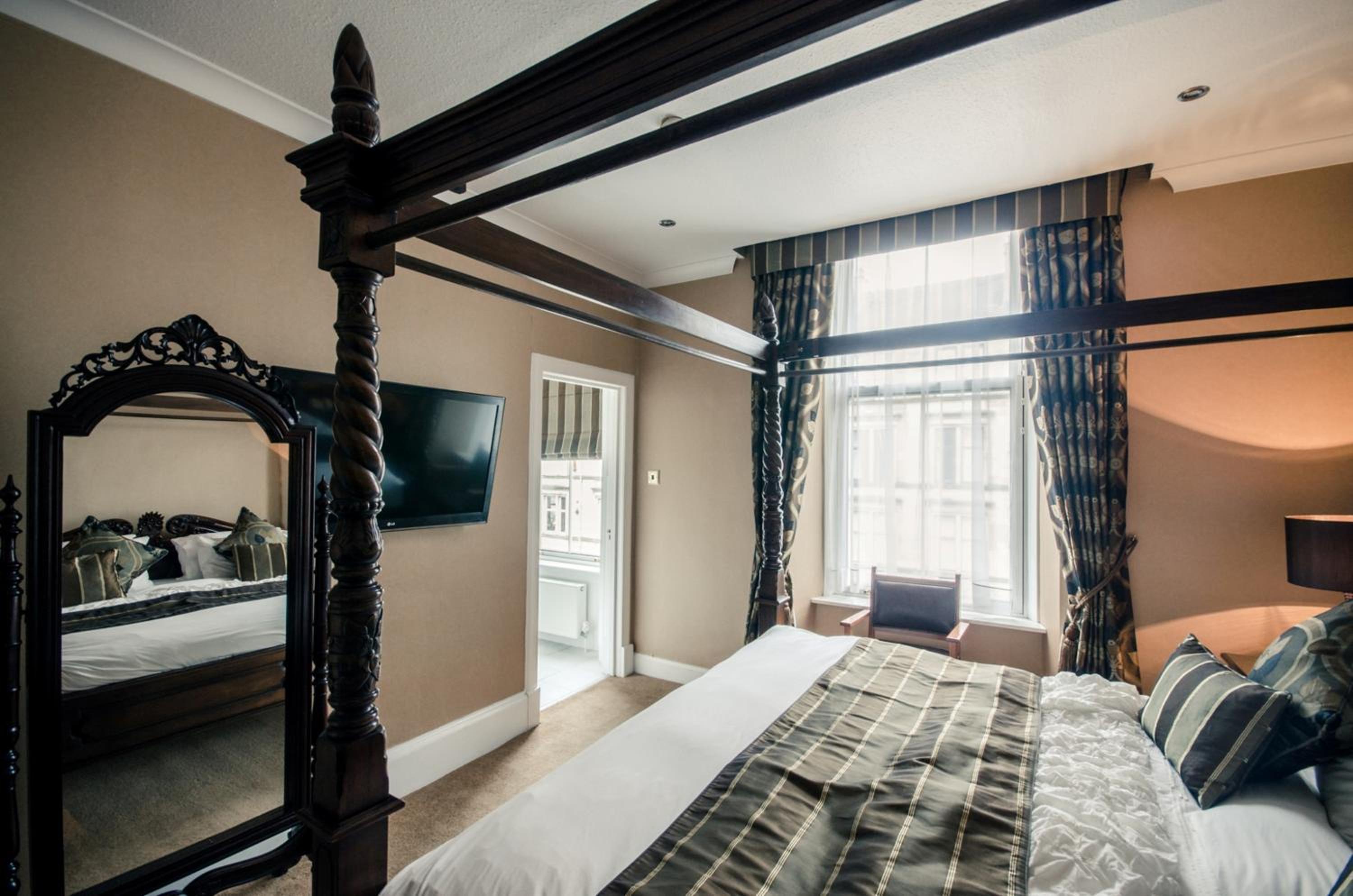 Four Poster Room photo 3