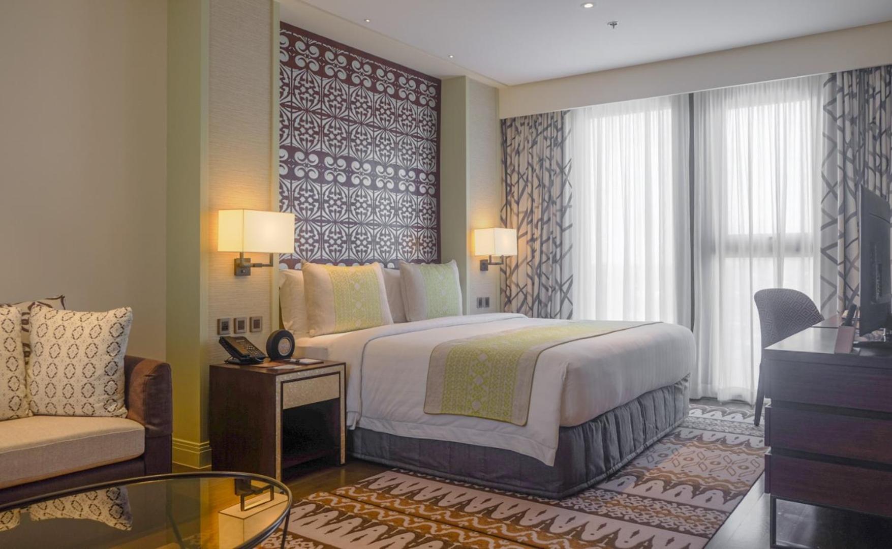 One-Bedroom Corner Suite
