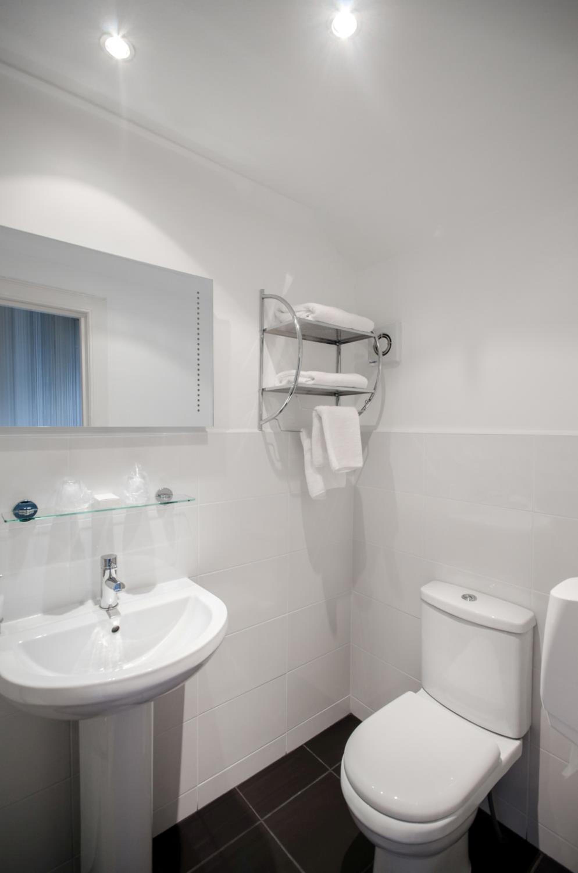 Twin Room - Photo 7
