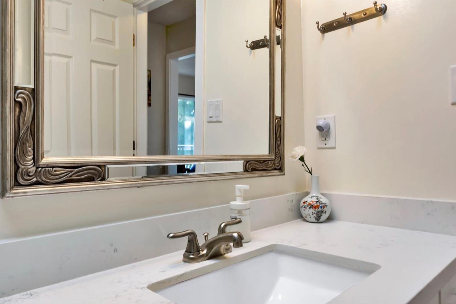Double Room with Shared Toilet - Photo 5