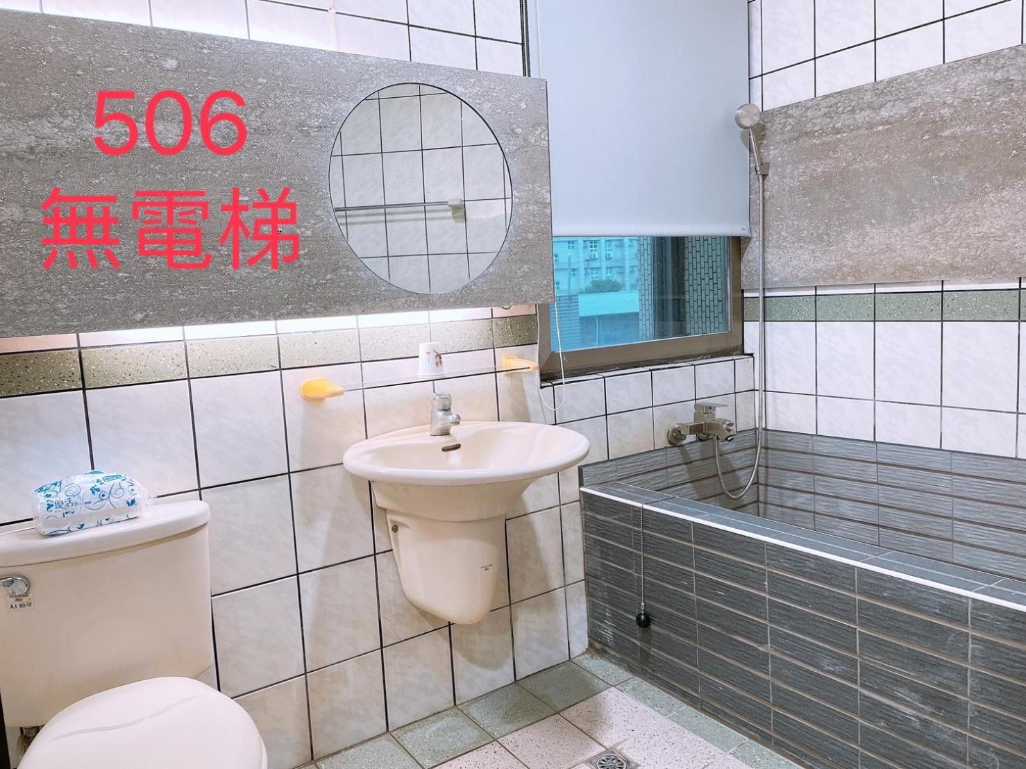 Single Room with Bath photo 2