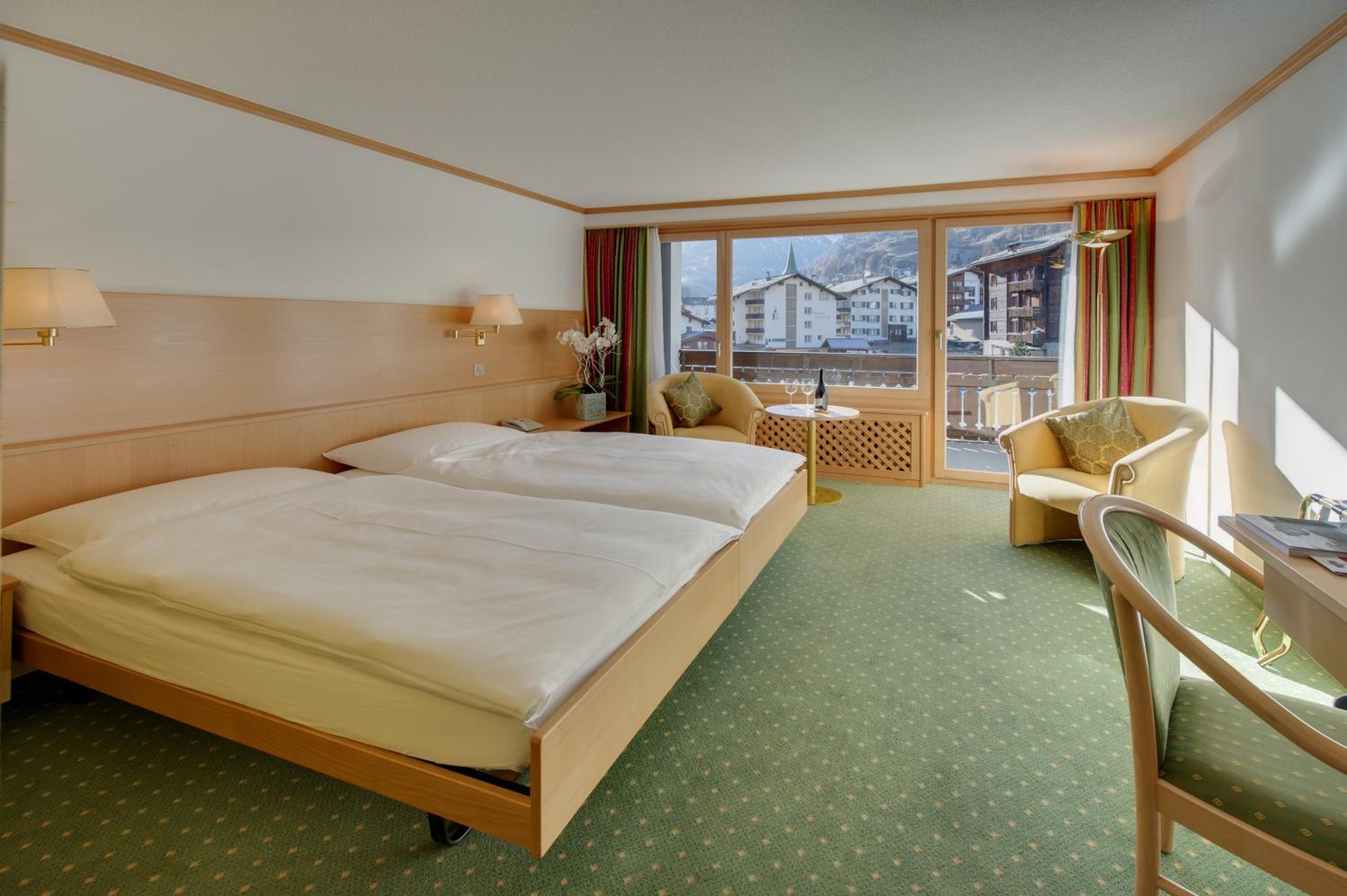 Superior Double or Twin Room with Matterhorn View - Photo 4