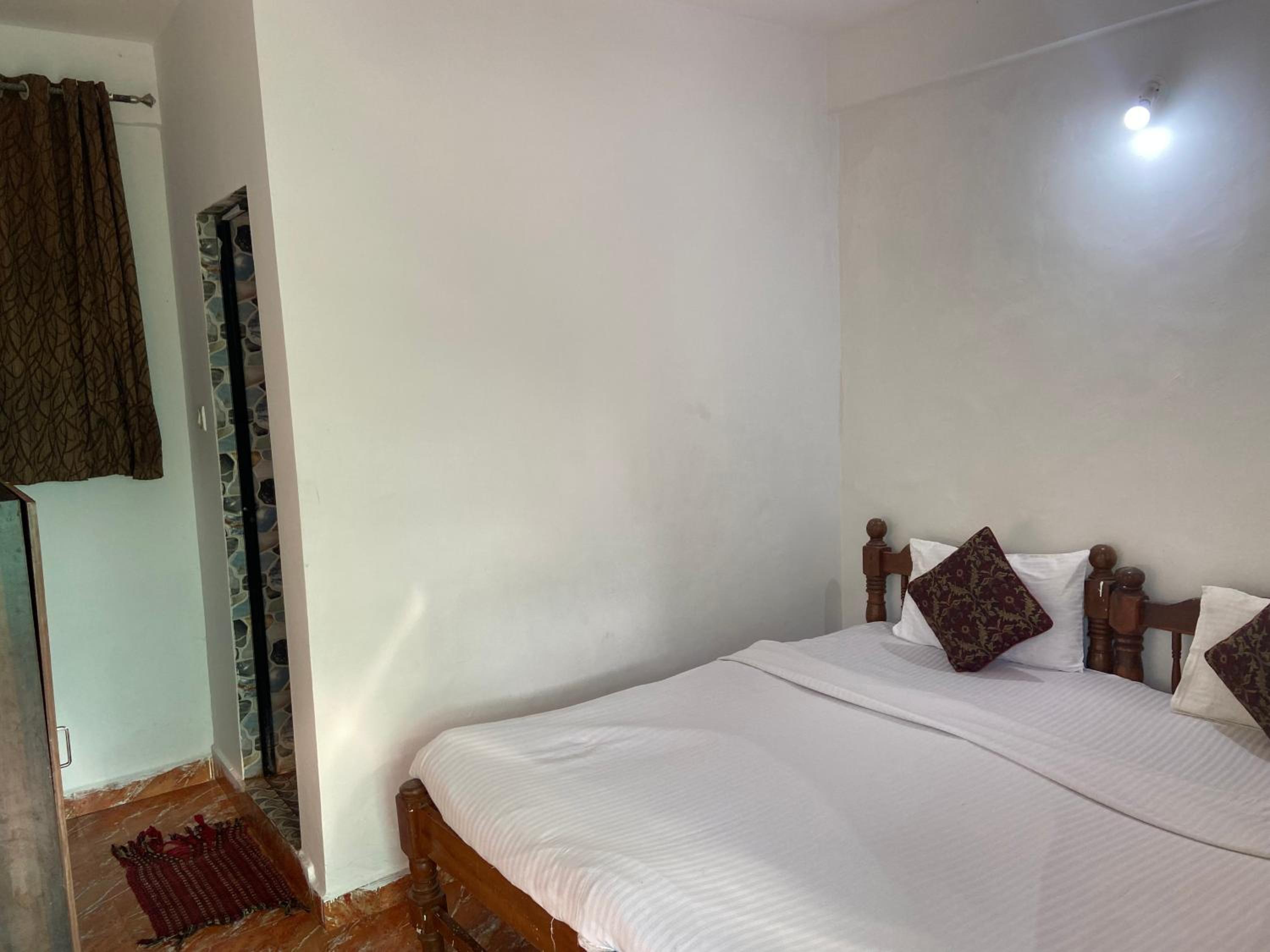 Budget Double Room photo 3