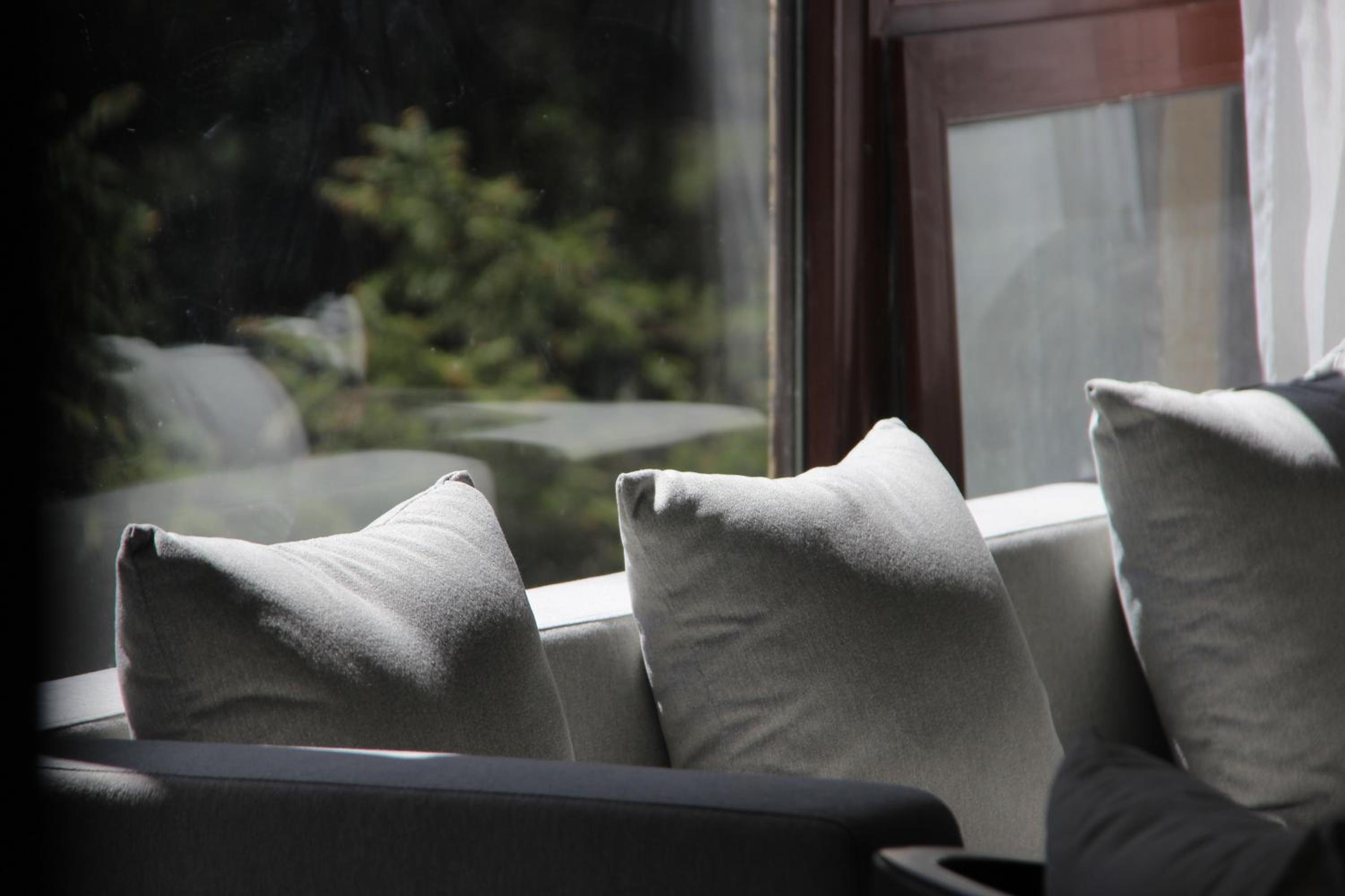 Premium King Room with Balcony - Photo 3