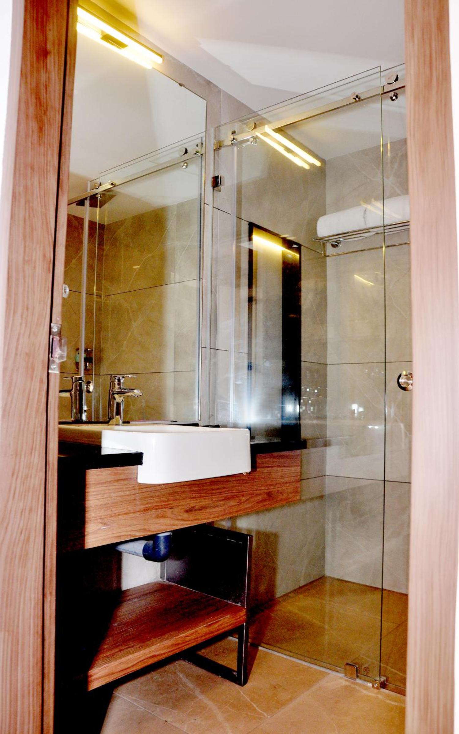 Deluxe Room with 15% off on session of 60 mins Spa