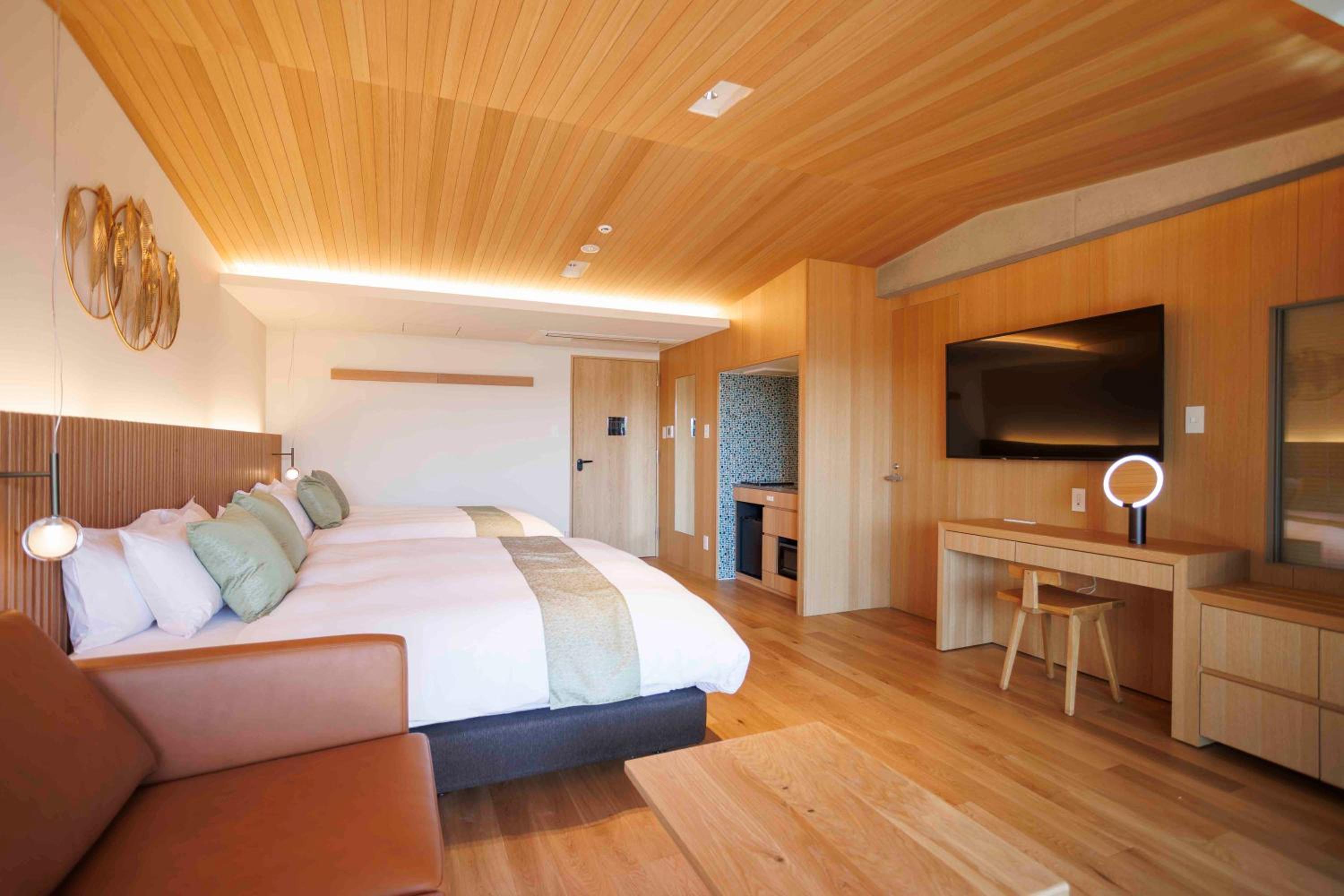 Deluxe Family Room with Sauna - Photo 12
