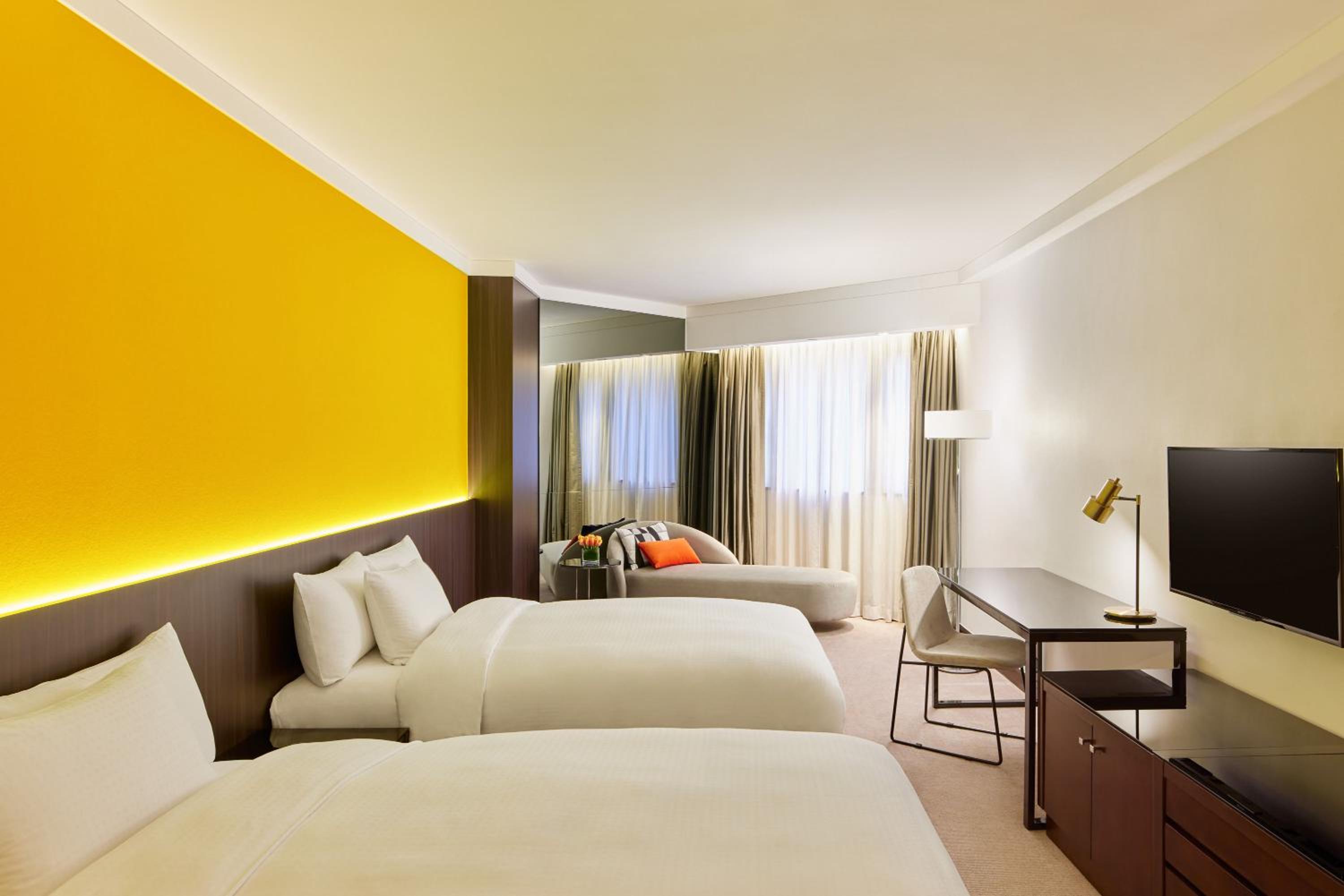 Deluxe Queen Room