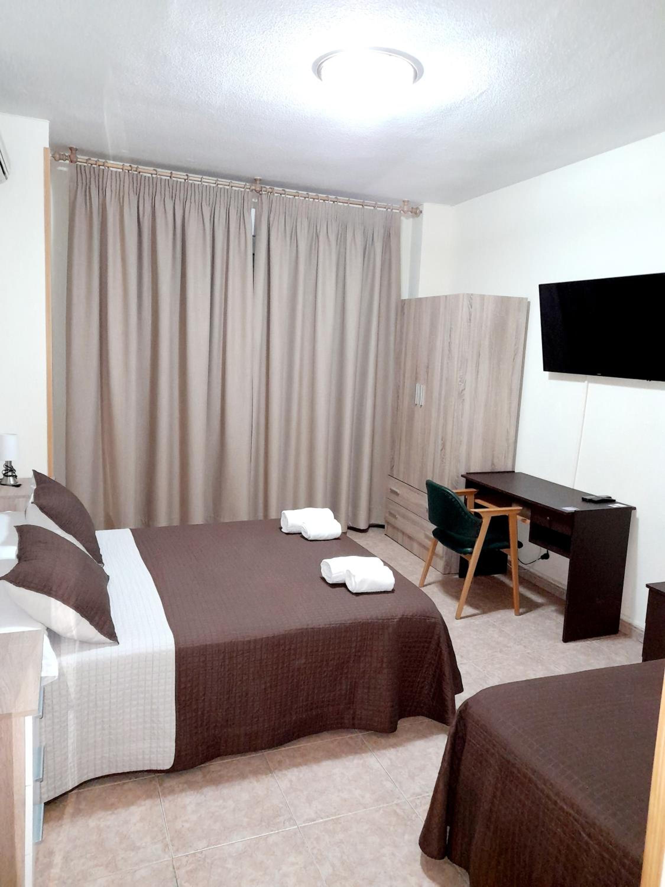 Triple Room with Private Bathroom - Photo 4