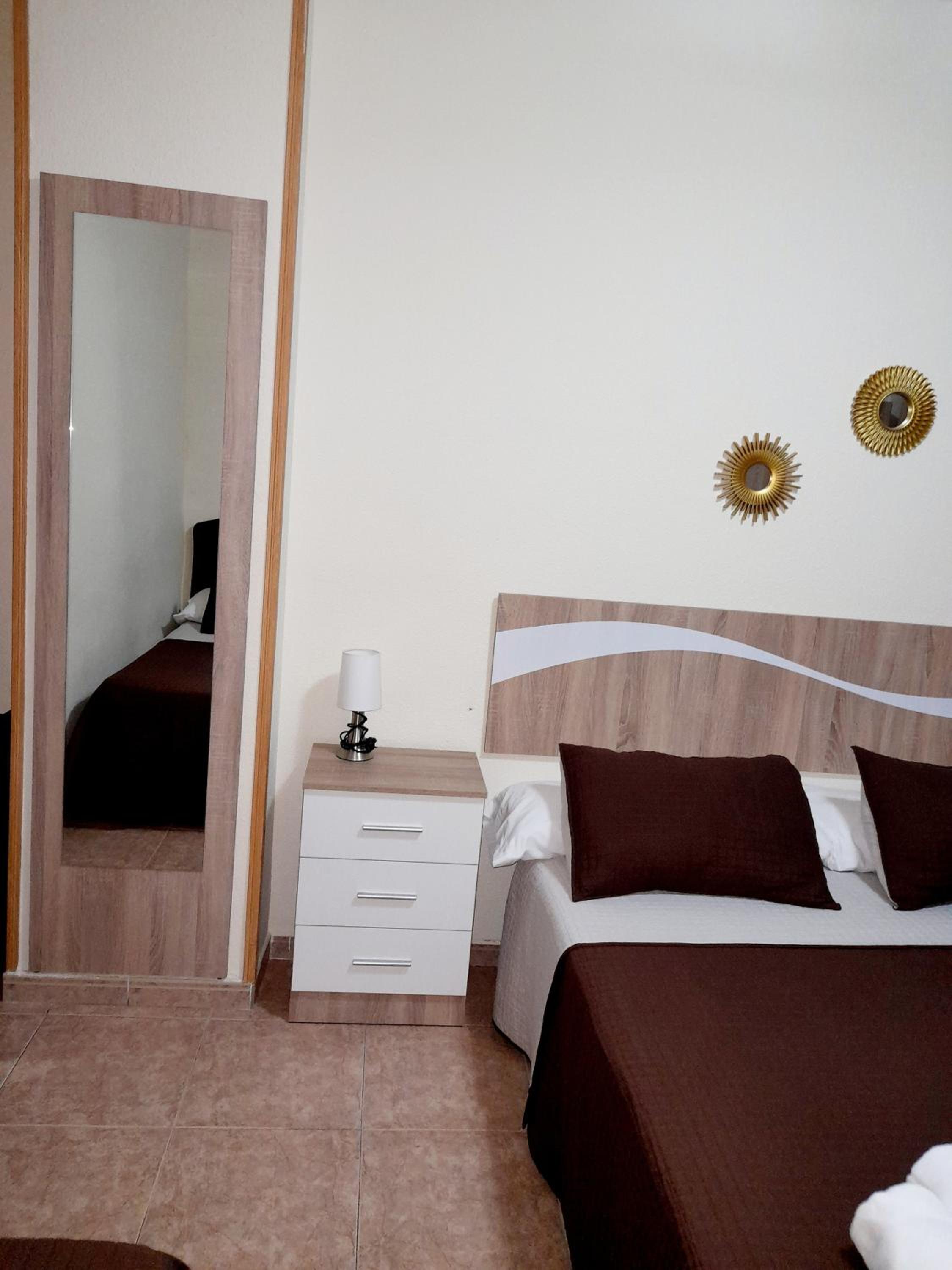 Triple Room with Private Bathroom - Photo 3