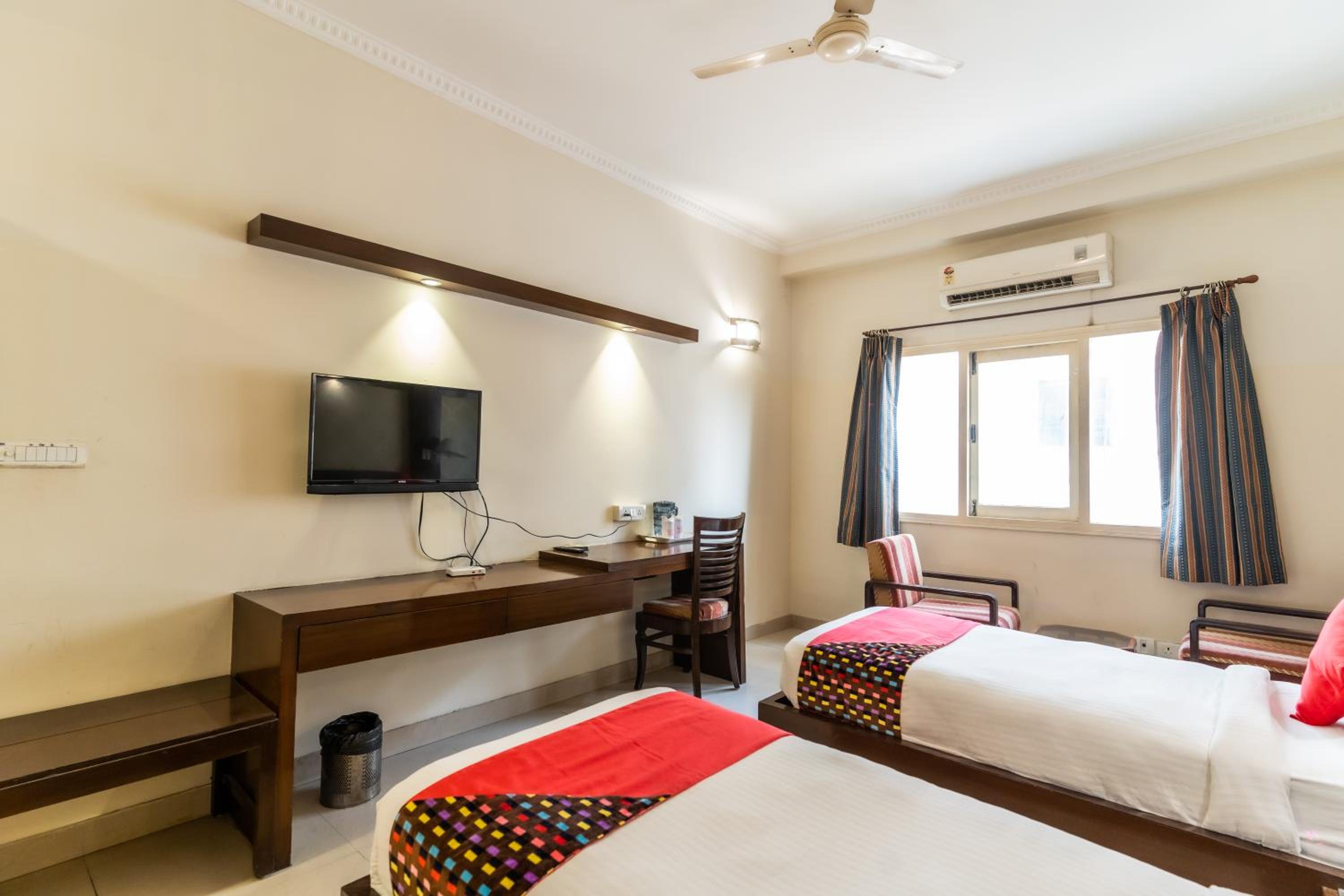 Deluxe Room - Photo 10