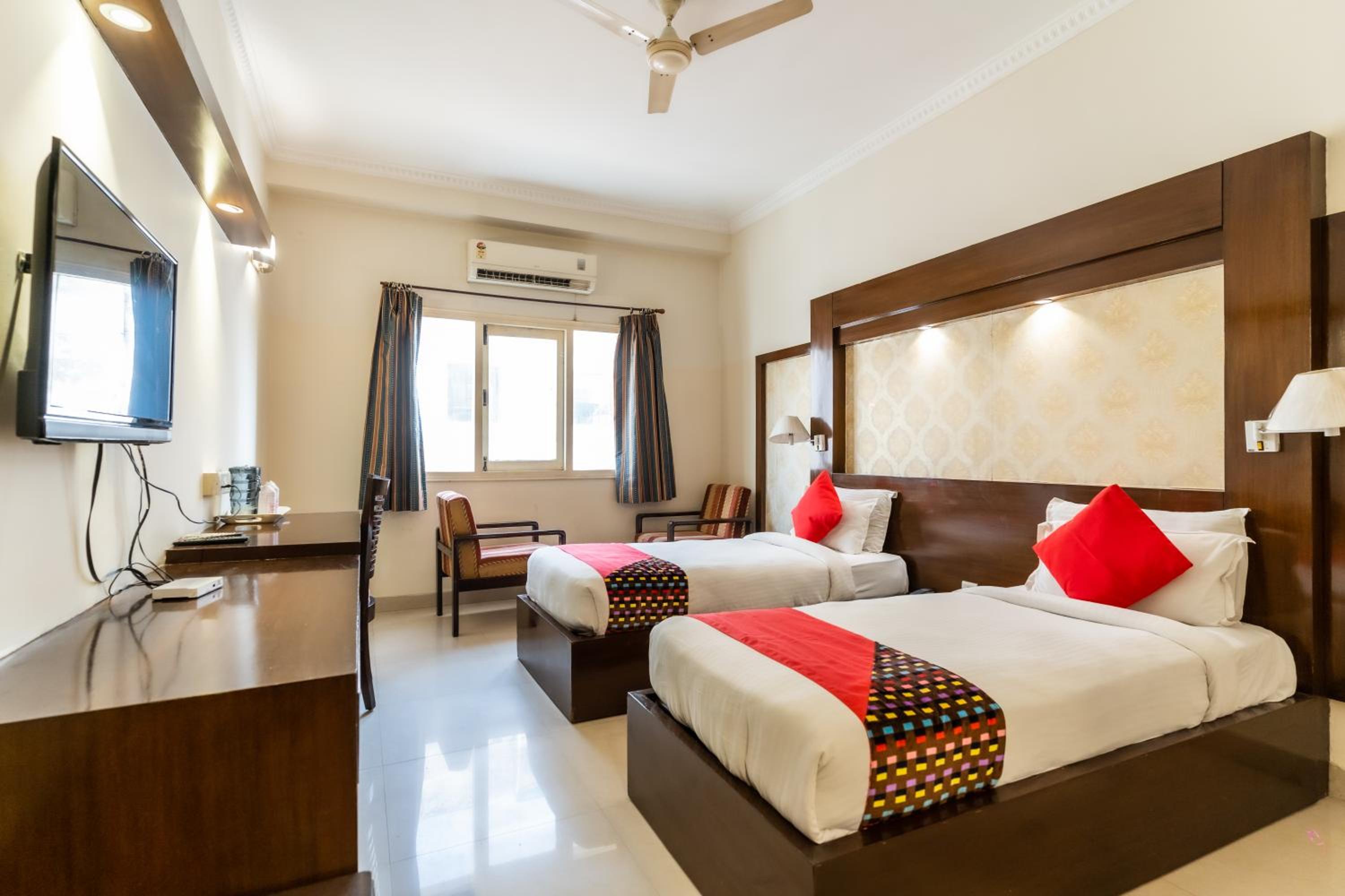 Deluxe Room - Photo 18