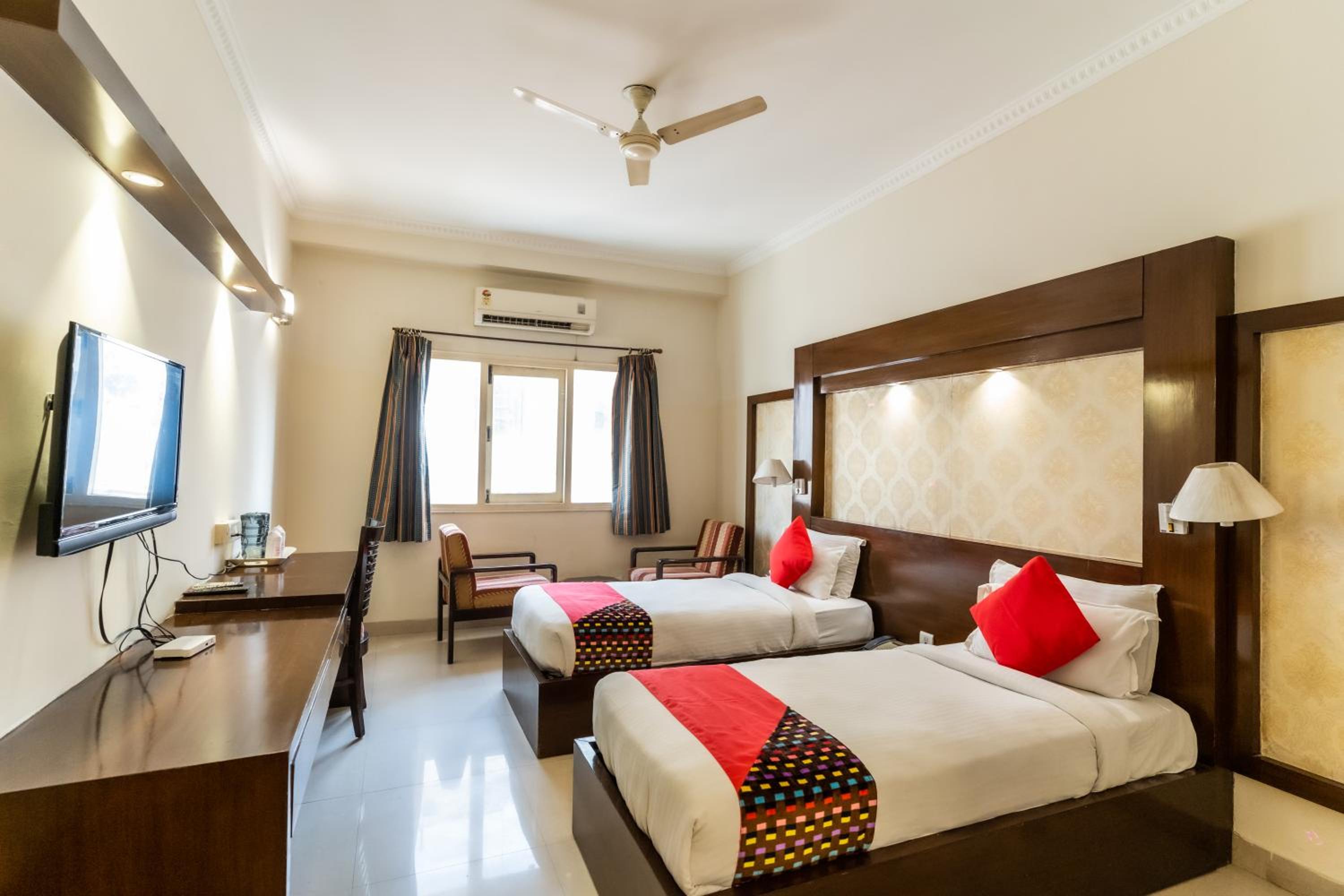 Deluxe Room - Photo 19