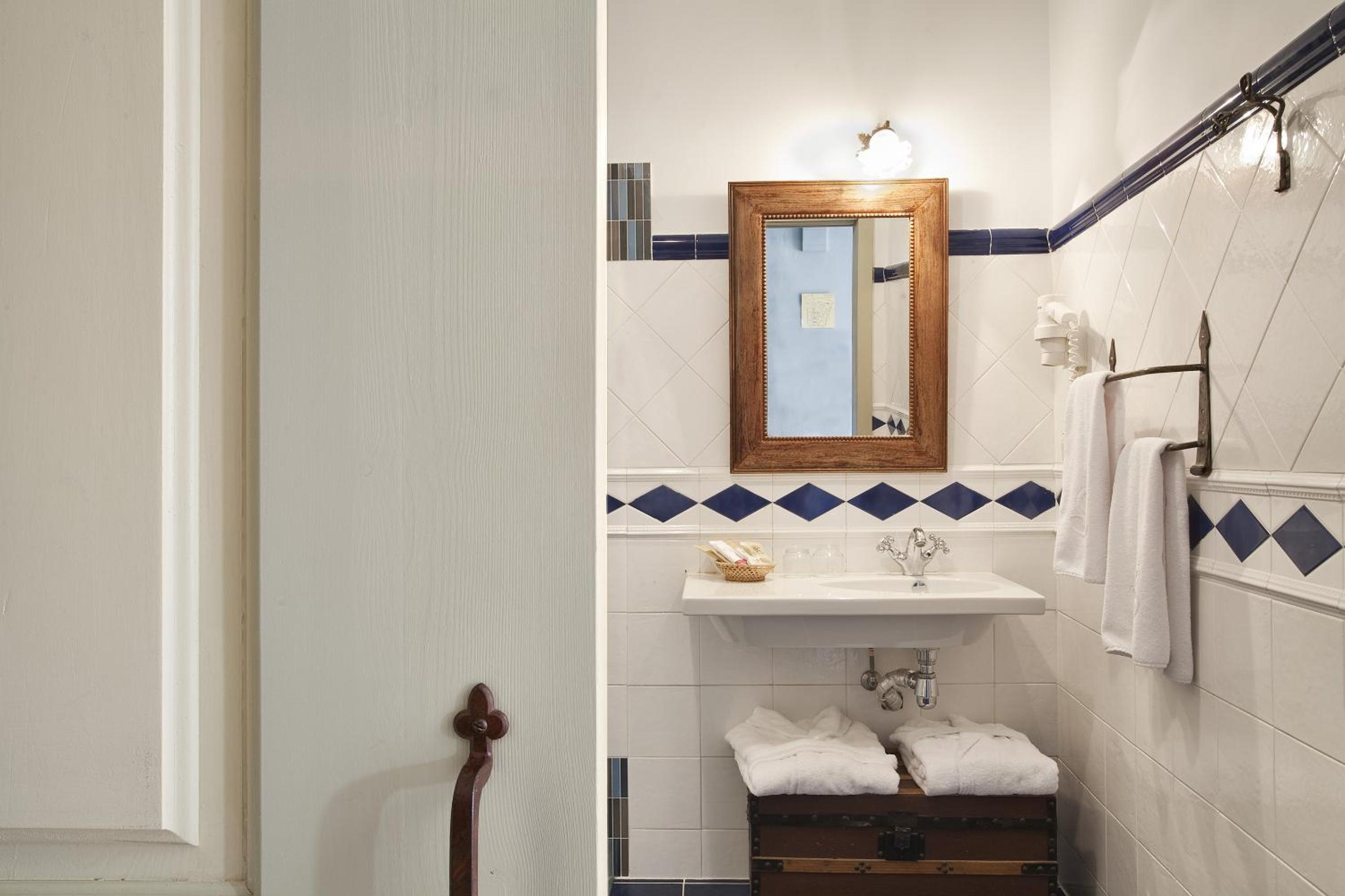 Superior Double or Twin Room photo 2