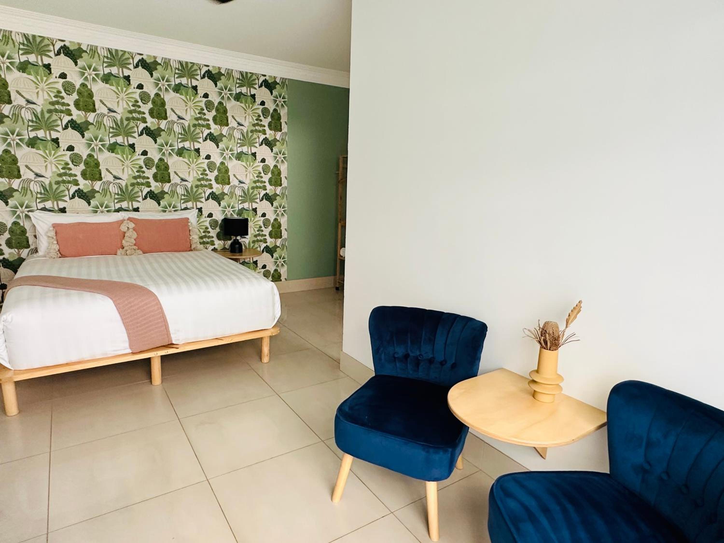 Queen Room with Garden View