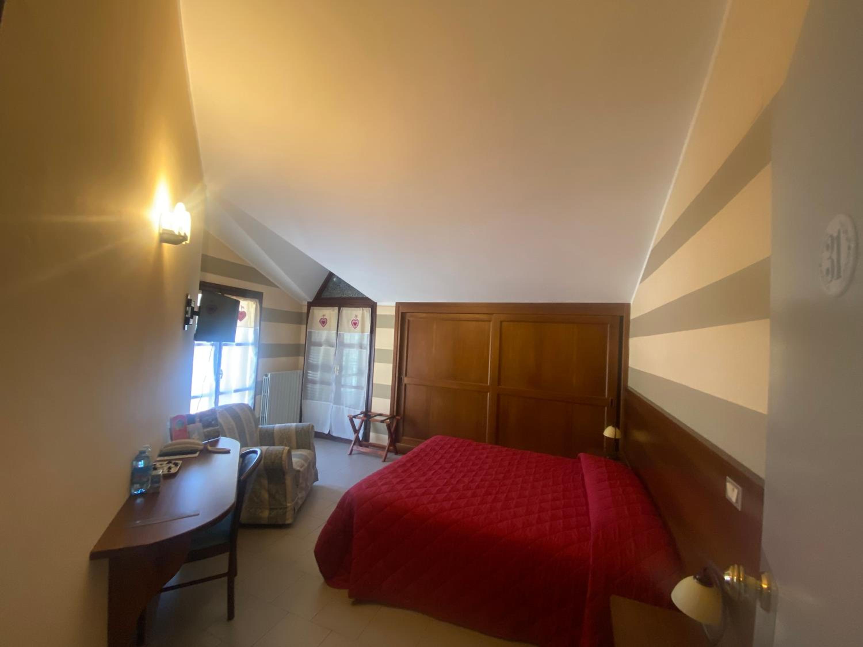 Double or Twin Room with Balcony - Photo 5