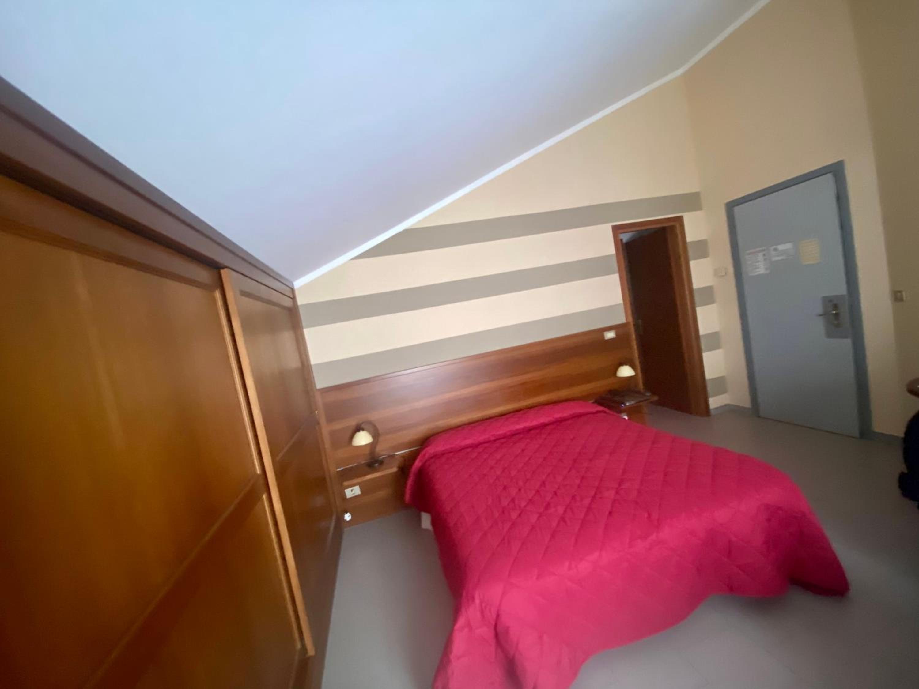 Double or Twin Room with Balcony - Photo 4