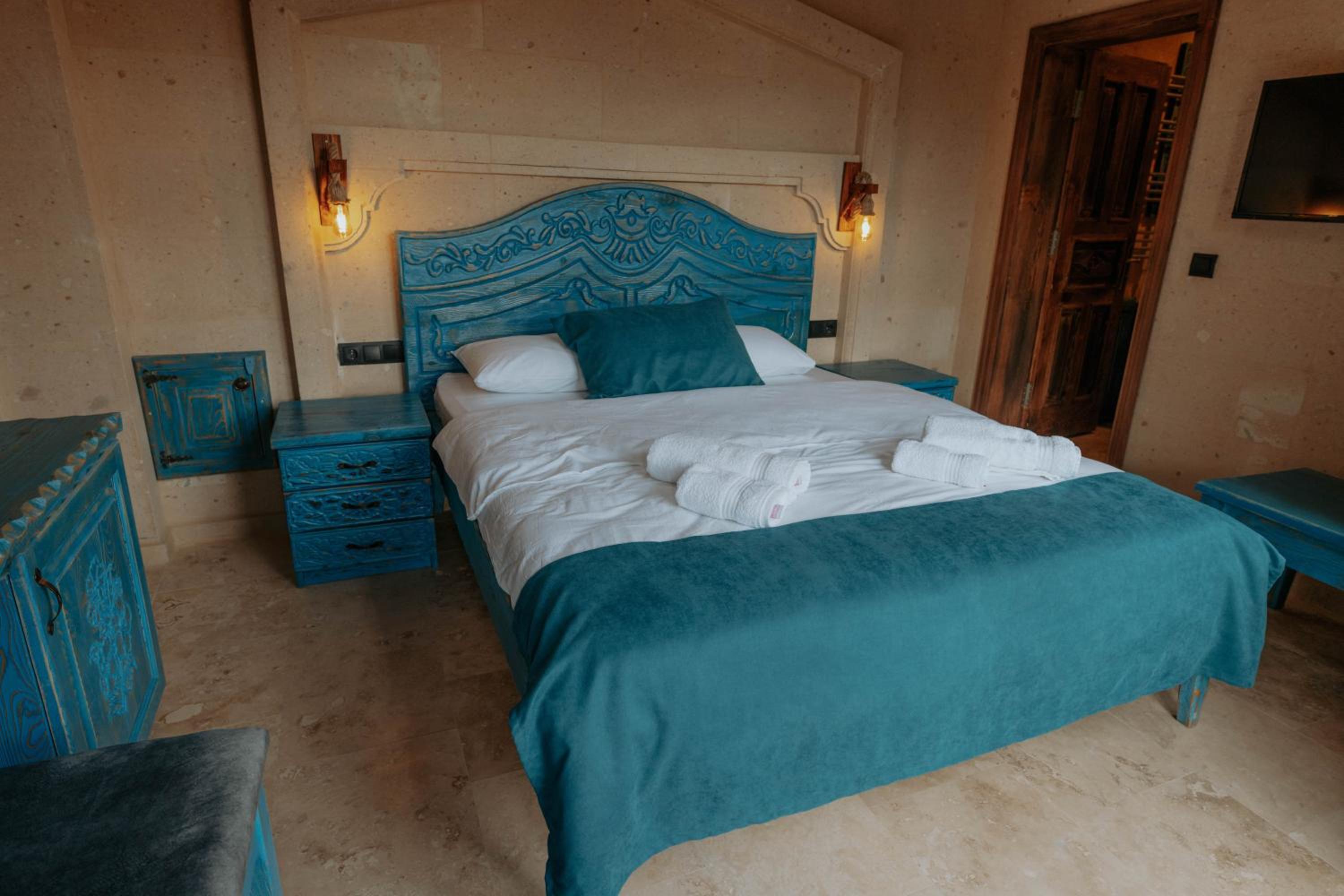 Standard Double Room - Photo 16